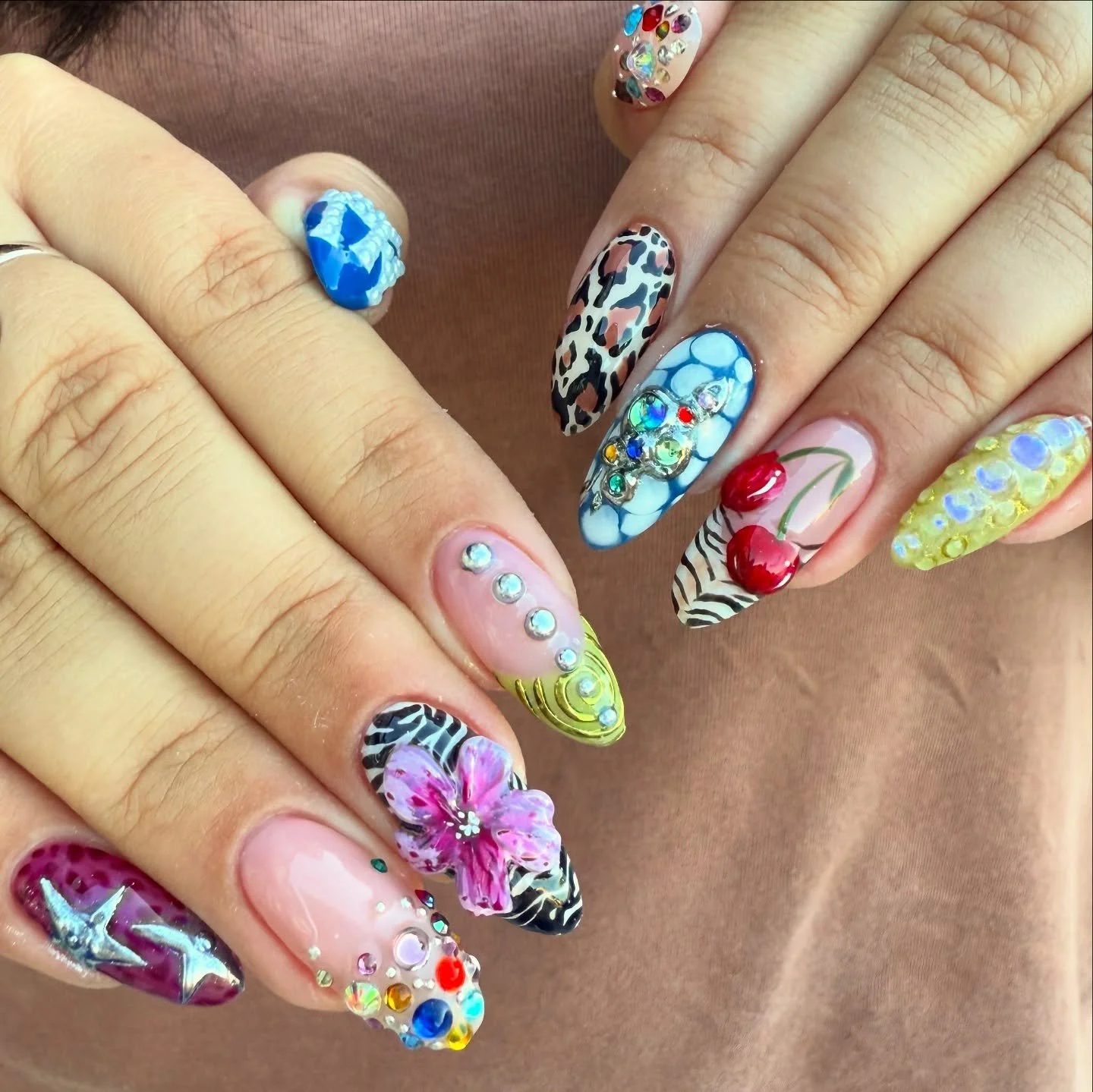 NEW YORK JUNK NAILS

Karley sent me some inspo and said go for it- so thats what we did! Making stuff up and filling the nails to the brim💋😍

The last slides are my doodles for ideas😂

We need to do this type of thing more often! Have a little fun