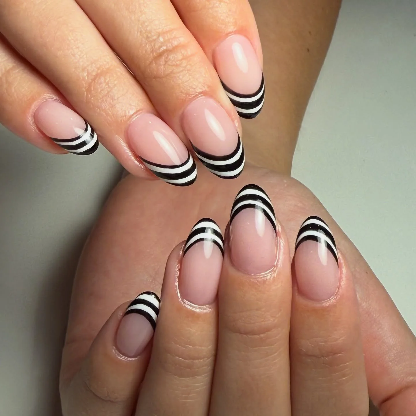 We are loving the black and white over here!! 

also this design is for sure tricky but i think it paid off, what do you think?!