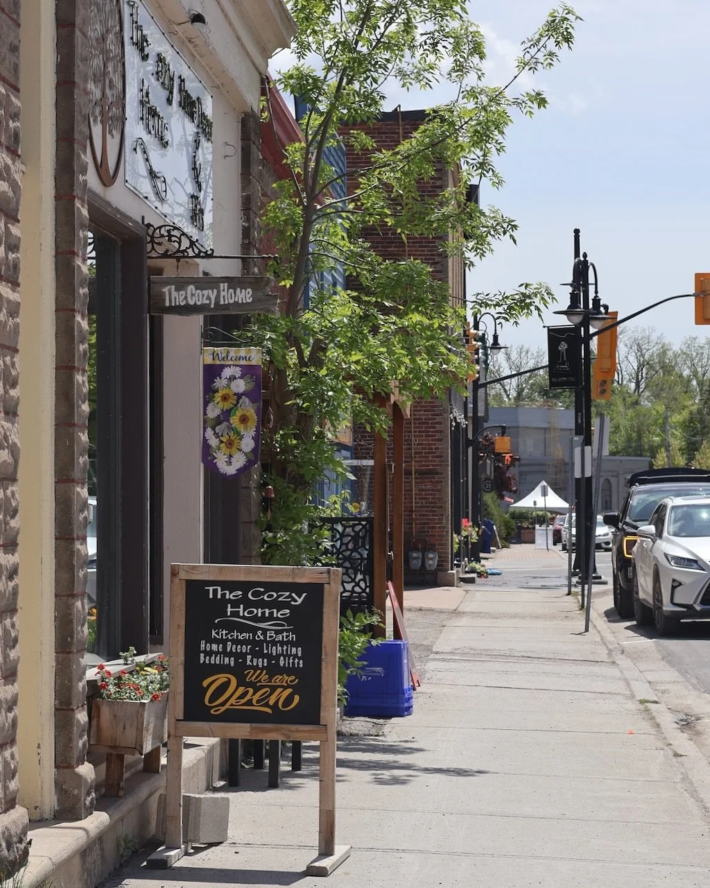 October 19-25 is #SmallBusinessWeek in Canada. 

A time to celebrate and support the incredible local shops, restaurants, and entrepreneurs that make our community special. 

The best way to Shop Canadian, is to Shop Local - and help keep Lakefield&r