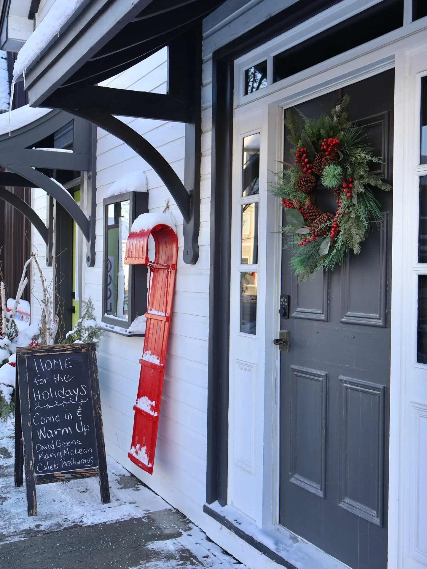 Christmas cheer around every corner ✨🛷