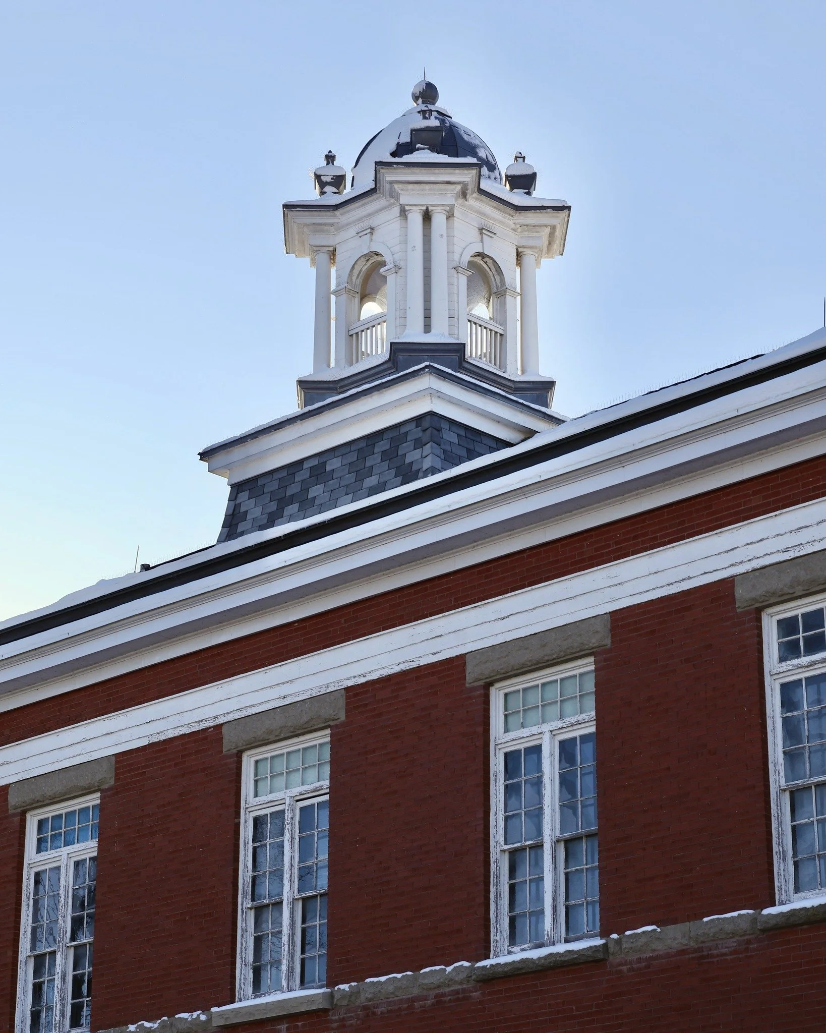 Good morning #Lakefield! It's the final weekend to get your shopping done before Christmas. Remember to support our local businesses. ❤️ 🎁