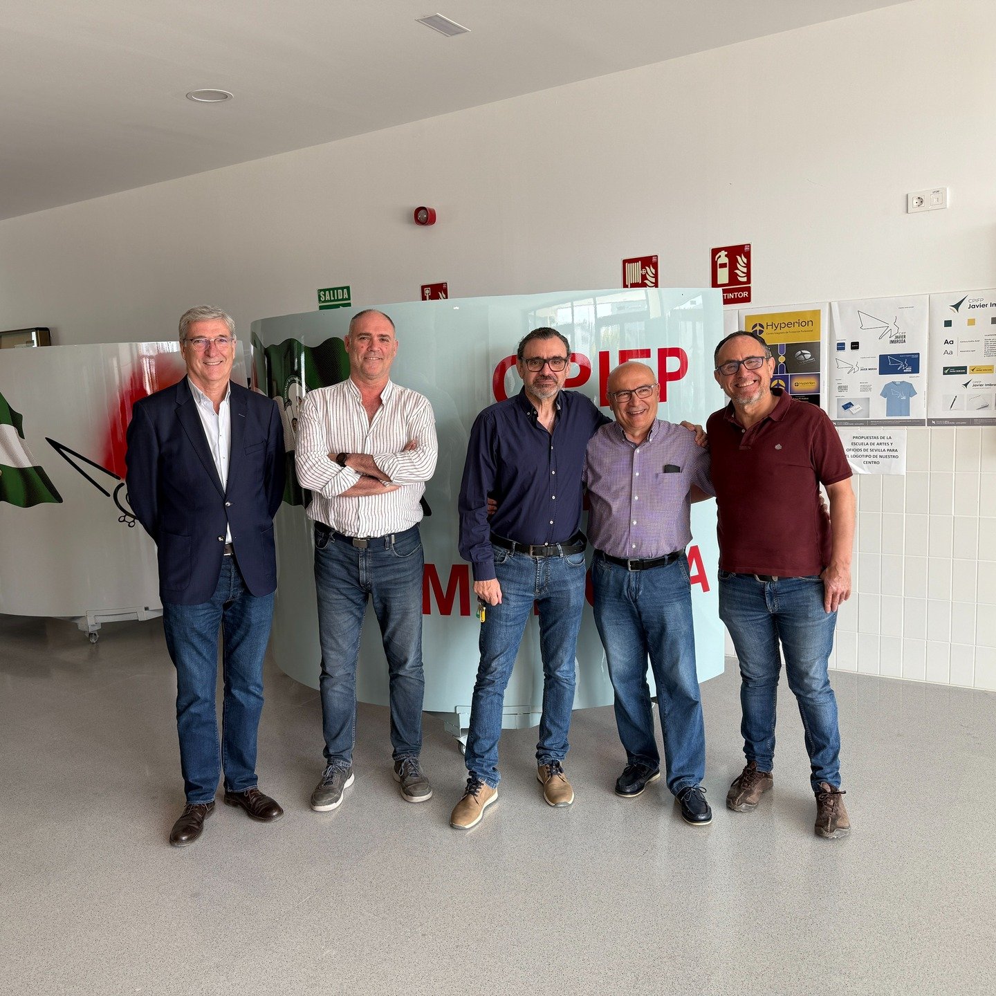 Hoy hemos recibido la visita de Miguel &Aacute;ngel Serrano y Luis Serrano en nuestro centro.
Queremos expresar nuestro m&aacute;s sincero agradecimiento a Luis Serrano por su incansable dedicaci&oacute;n y compromiso a lo largo de su trayectoria pro
