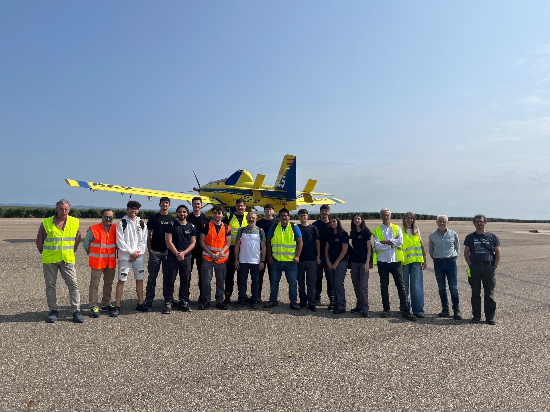 ✈️ Nuestro alumnado del CFGS en T&eacute;cnico de Mantenimiento de Sistemas El&eacute;ctricos y Electr&oacute;nicos de Aeronaves (TMA) del CPIFP Javier Imbroda ha tenido la oportunidad de visitar las instalaciones de Pegasus Aero Group en su base de 