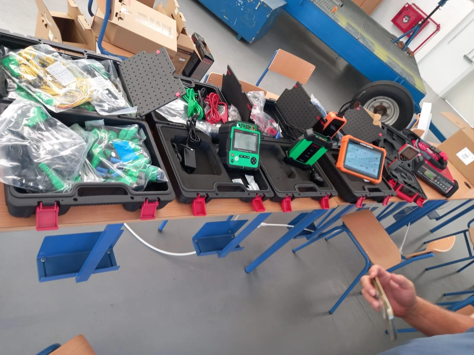 🔧🚗 En el CPIFP Javier Imbroda seguimos apostando por la innovaci&oacute;n y la formaci&oacute;n de calidad.

👉 Hoy hemos recibido la visita de Launch &ndash; Grupo Jim&eacute;nez Ma&ntilde;a, quienes nos han presentado equipamiento de &uacute;ltim