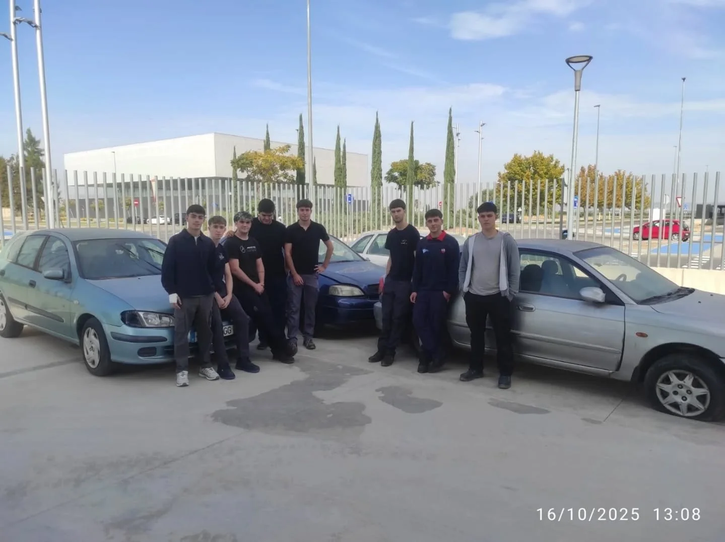 🚗💨 El Centro de Recuperaci&oacute;n Desguace San Jos&eacute; (#autodesguacesanjose) contin&uacute;a colaborando con nuestro centro y nos ha cedido 5 coches para la formaci&oacute;n de nuestro alumnado de la familia profesional de Transporte y Mante