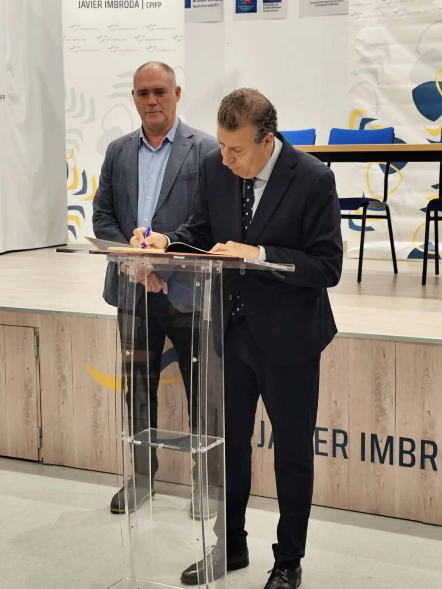 Hoy hemos recibido la visita de Javier Fern&aacute;ndez, alcalde de La Rinconada y presidente de la Diputaci&oacute;n de Sevilla (@dipusevi), junto a su equipo de gobierno.
🤝 Una jornada que refuerza la estrecha colaboraci&oacute;n con el Ayuntamien