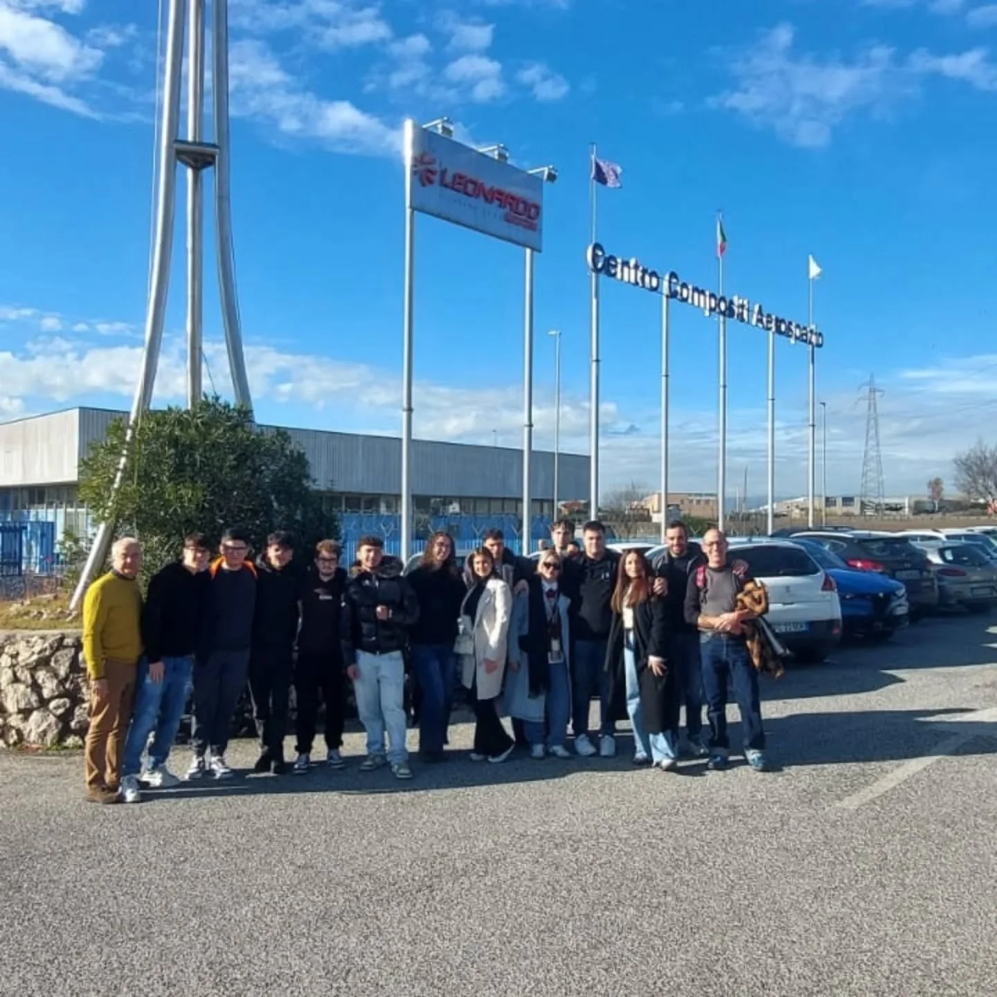 🇮🇹✈️ Movilidad en Ferentino (Italia)
Ayer nuestro alumnado y profesorado visit&oacute; la factor&iacute;a de Leonardo en Anagni (Lazio), donde fabrican &mdash;para sus propios helic&oacute;pteros y para clientes civiles y militares&mdash; palas de 