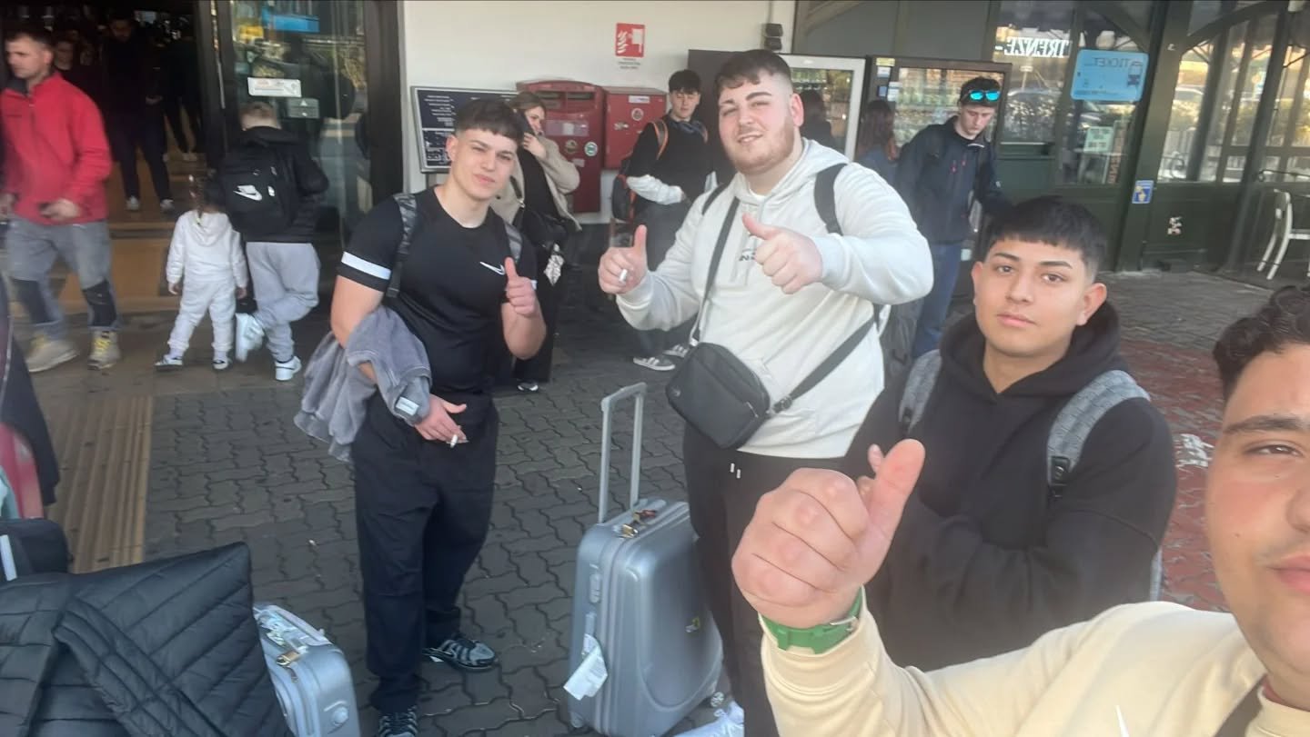 ✈️✨ &iexcl;Nuestro alumnado pone rumbo a Florencia! 🇮🇹

Hoy despedimos a un grupo incre&iacute;ble de estudiantes que comienza una aventura &uacute;nica: 90 d&iacute;as de movilidad Erasmus+ VET en Florencia, una de las ciudades m&aacute;s inspirad