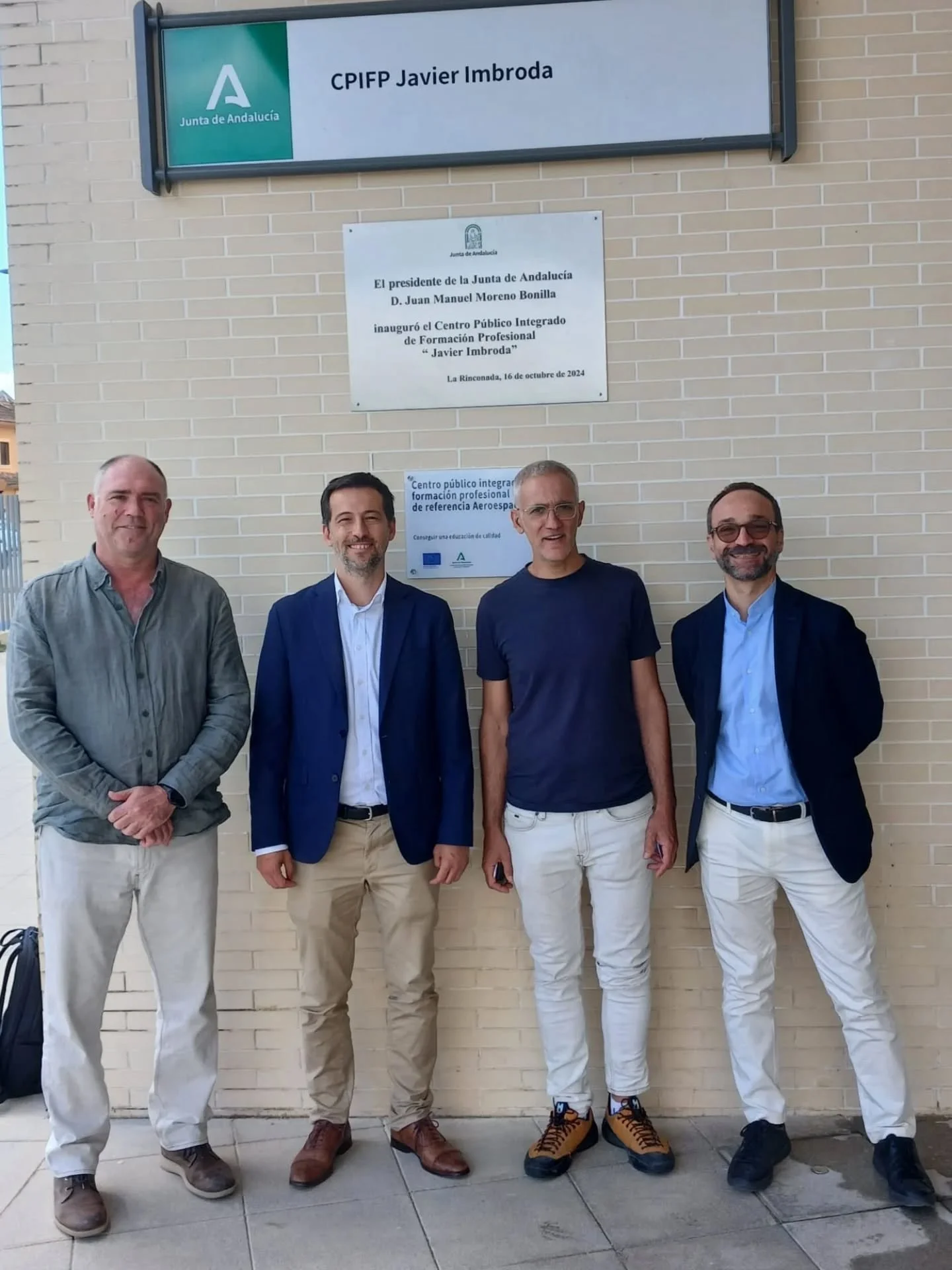 Ayer tuvimos el placer de recibir a Jordi Mercad&eacute; y Edoardo Sorbillo, representantes de @akzonobel , multinacional holandesa l&iacute;der en pinturas y recubrimientos de alto rendimiento para la industria aeron&aacute;utica, adem&aacute;s de m