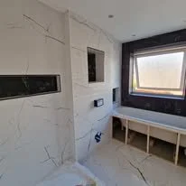 White marble effect porcelain tiles fitted in a luxury bathroom, delivering a bright, elegant finish with the durability of porcelain in a fareham property.