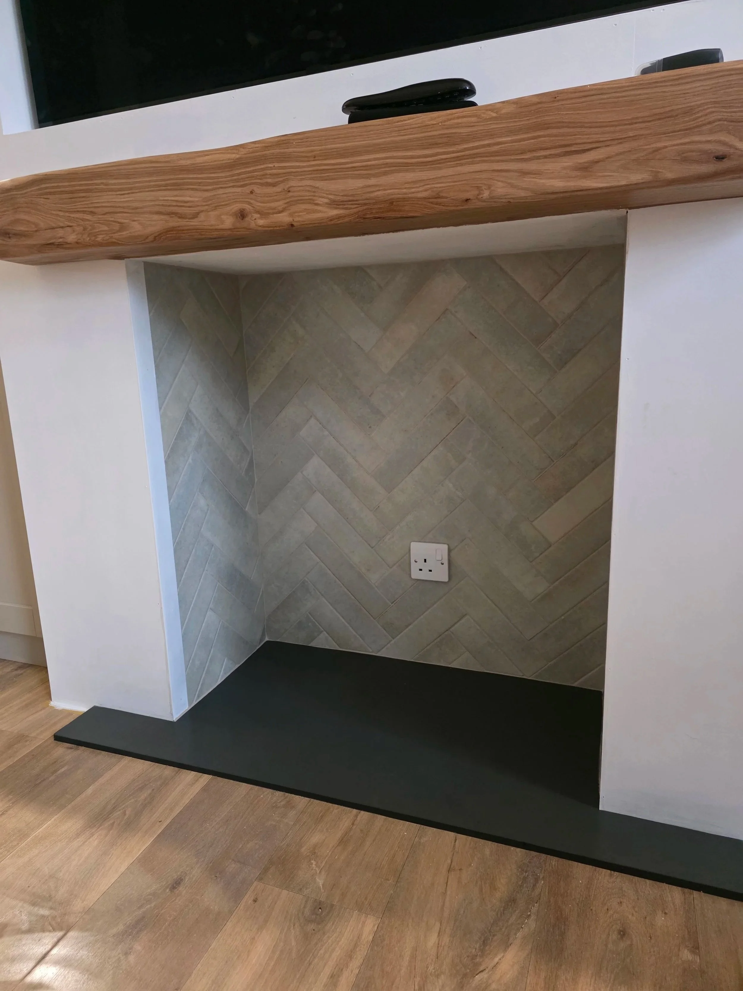 Looking for tilers near you? Expert wall and floor tilers in Southampton & Hampshire specialising in ceramic and porcelain for bathrooms, kitchens, patios and fireplaces.