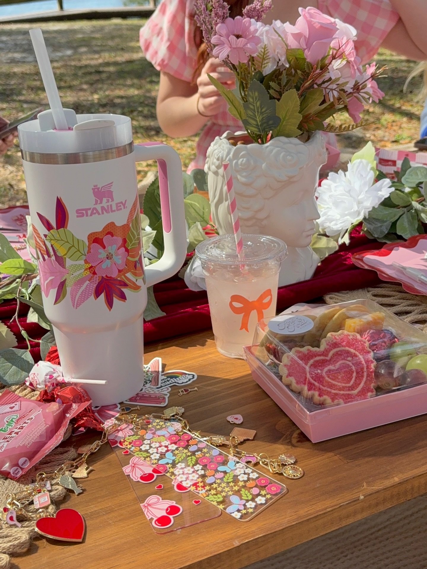 Can&rsquo;t stop thinking about our Hearts &amp; Crafts picnic this weekend 💕✨

Cocktails in hand, charcuterie on the tables, and the cutest charm bracelet bookmarks made together under the trees! Thank you to everyone who came out and made this pic
