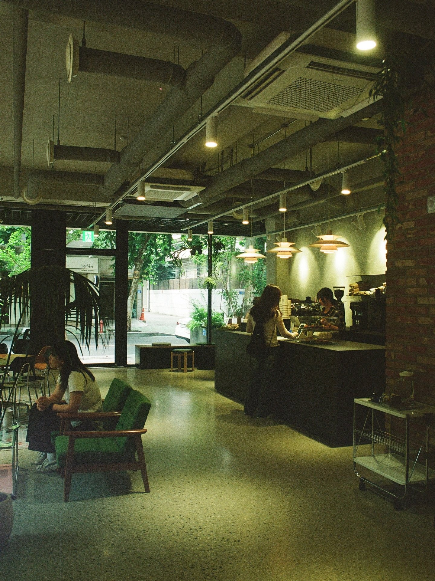 seoul june&rsquo;25
.
.
.
.
.
.
.
.
.
.
.
.
.
.
.
.
.
.
.
.
.
#film #filmphotography #35mmfilm #35mm #canon #kodak #fujifilm #ultramax400 #kodakultramax400 #filmisnotdead #kodakfilm #35mmfilm #seoul #korea #cafehopping #summer #streetphotography #cit