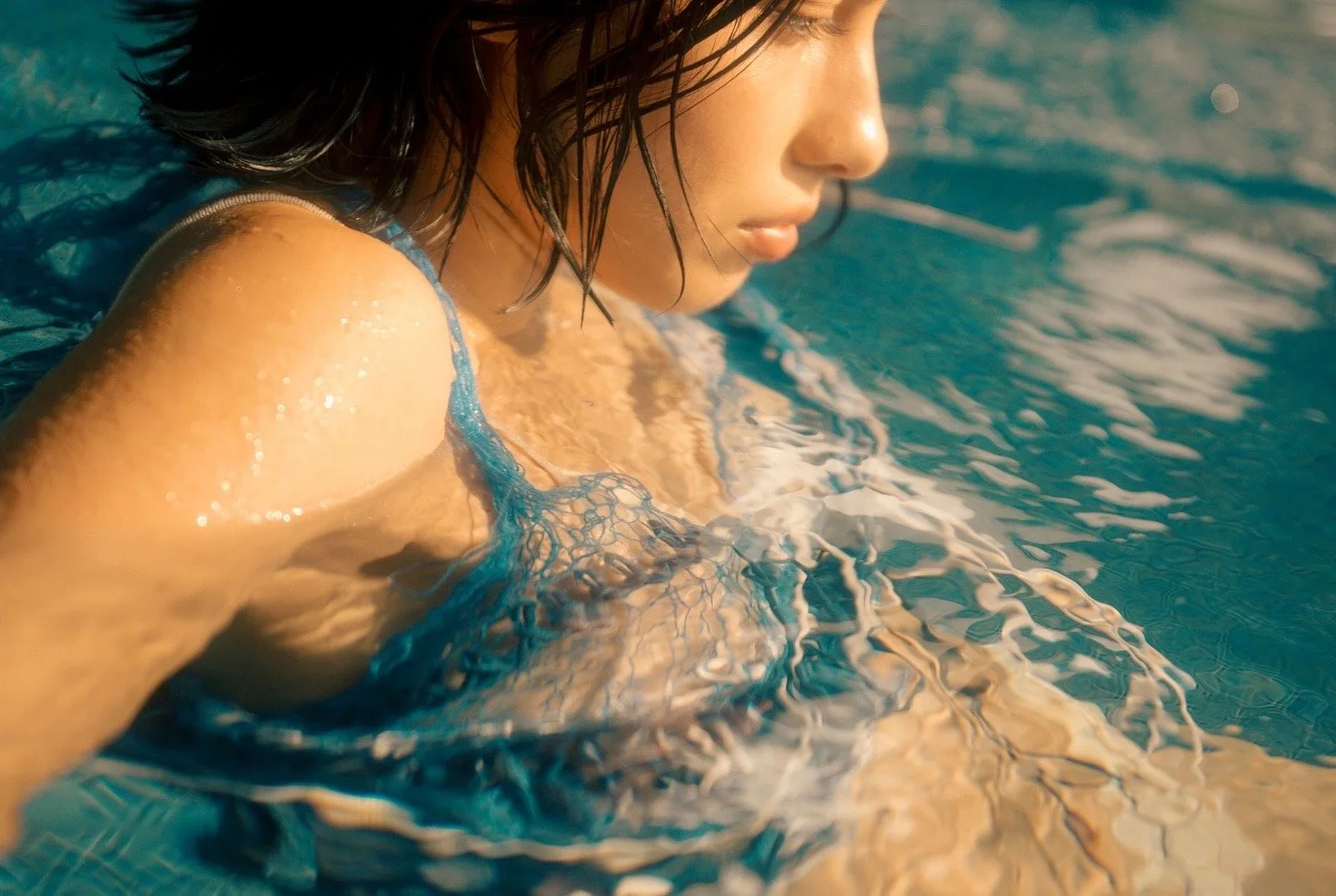 @condenast
Photographer: @noemiottiliaszabo
Stylist: @lyla.cheng
Make-up: @celiaburtonmakeup
Hairstylist: @chrissweeneyhair
Model: @vivicazotti