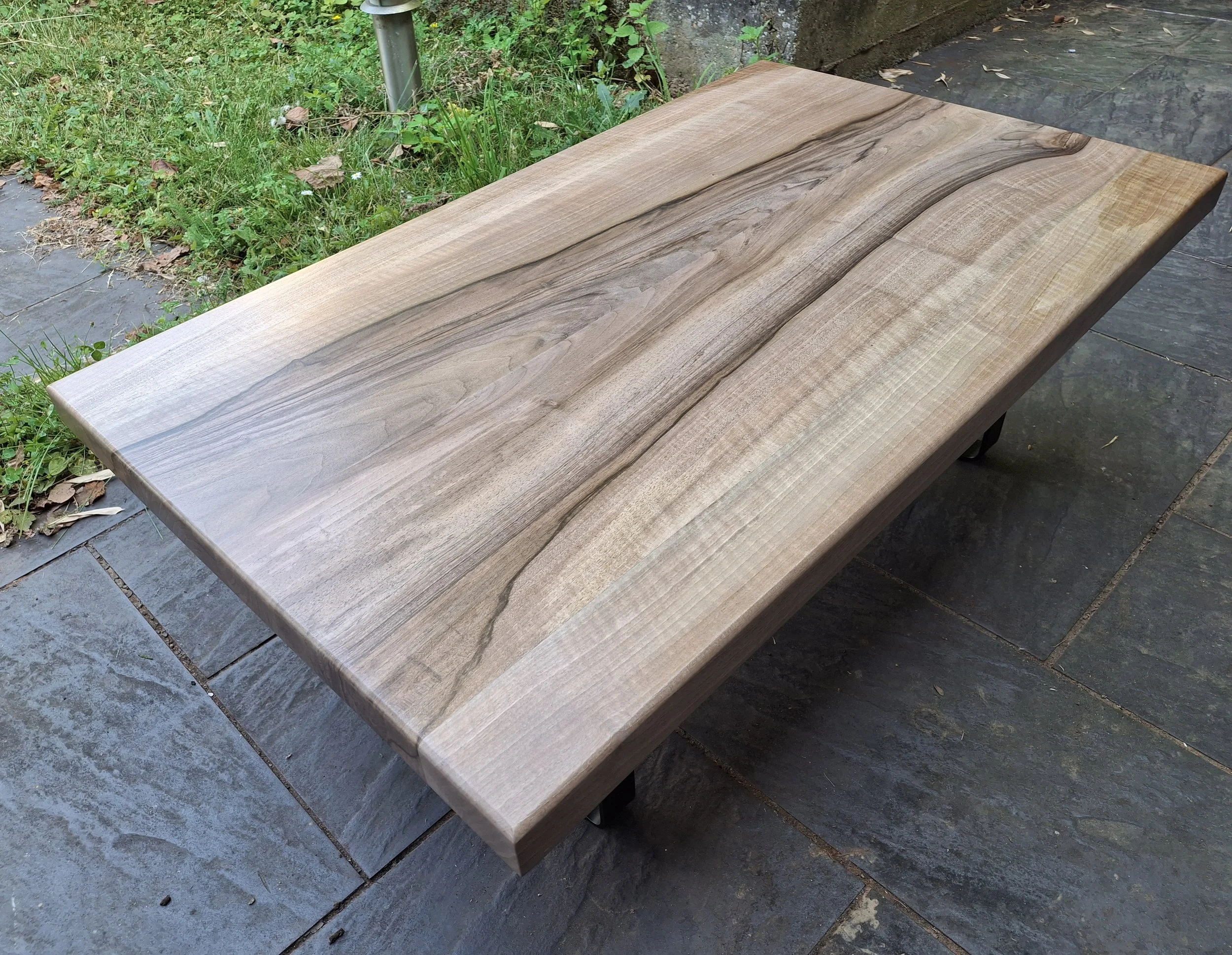 Table basse en noyer