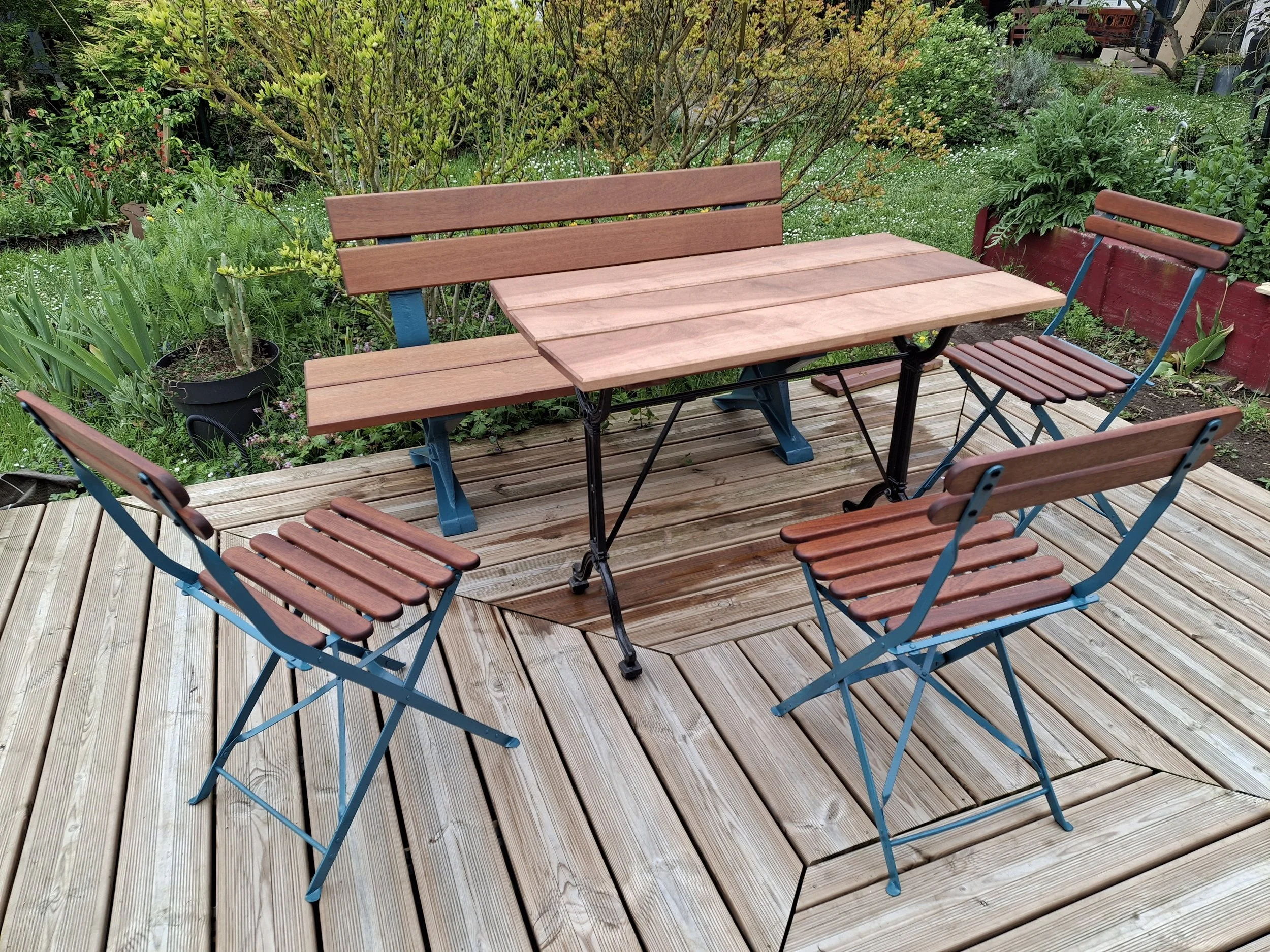 ensemble banc chaises.jpg