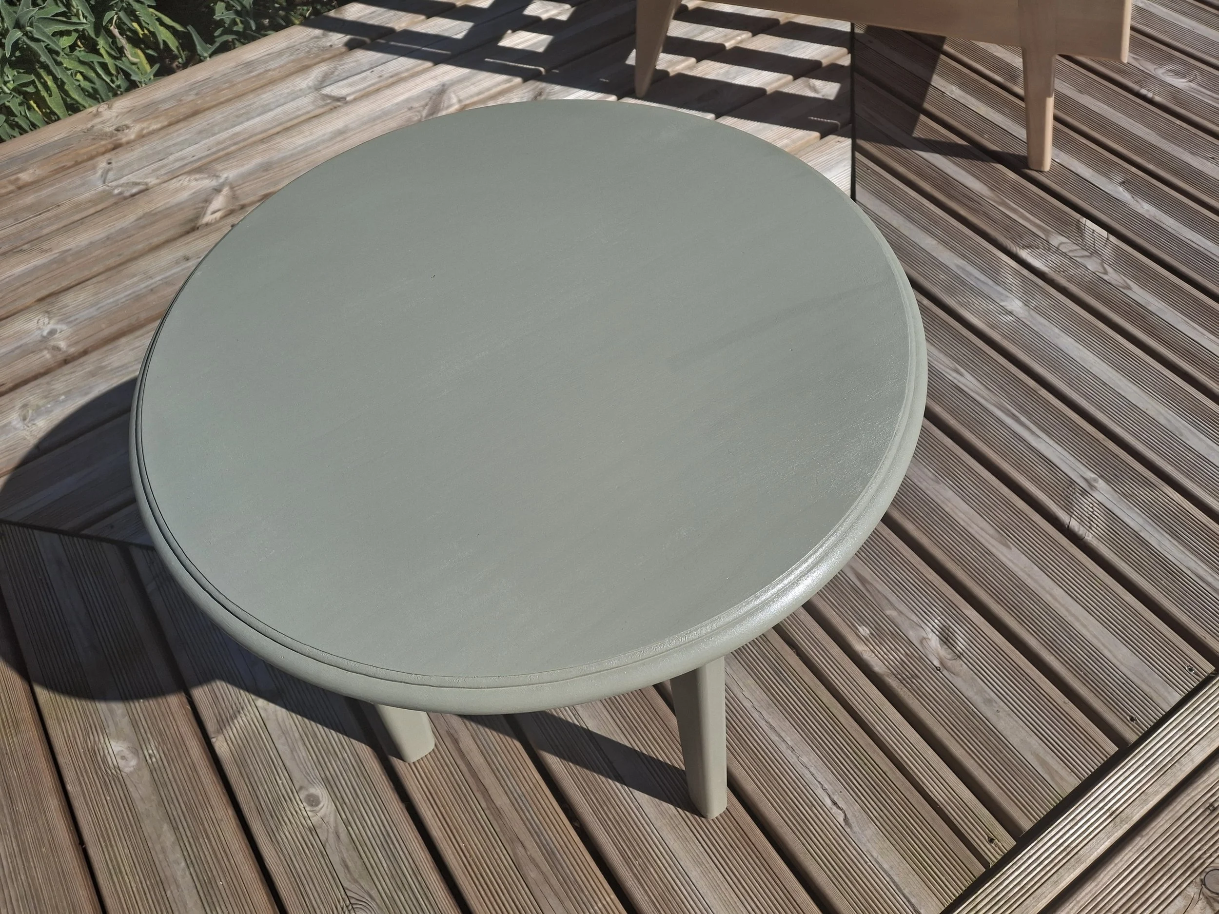 Table ronde douglas peint (peinture norvégienne extérieure)