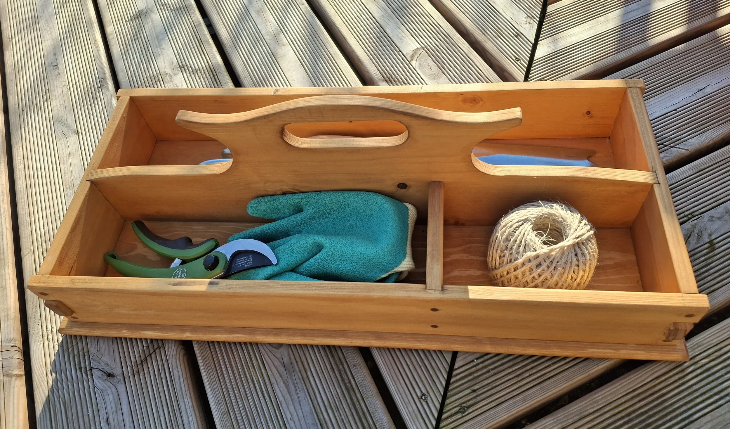 Boite à outils de jardin en pin huilé 