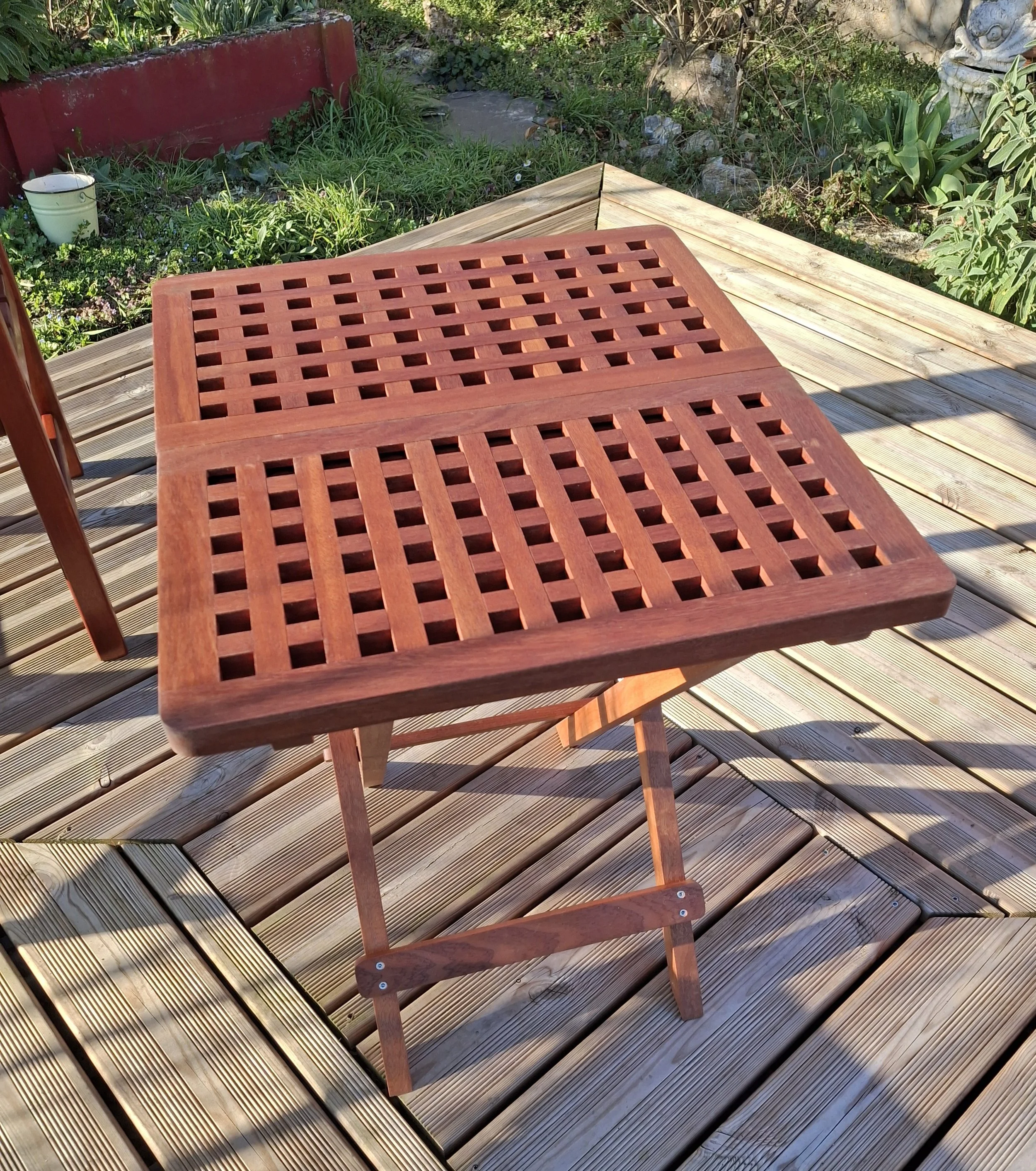 Table pliante mi-bois en bois exotique