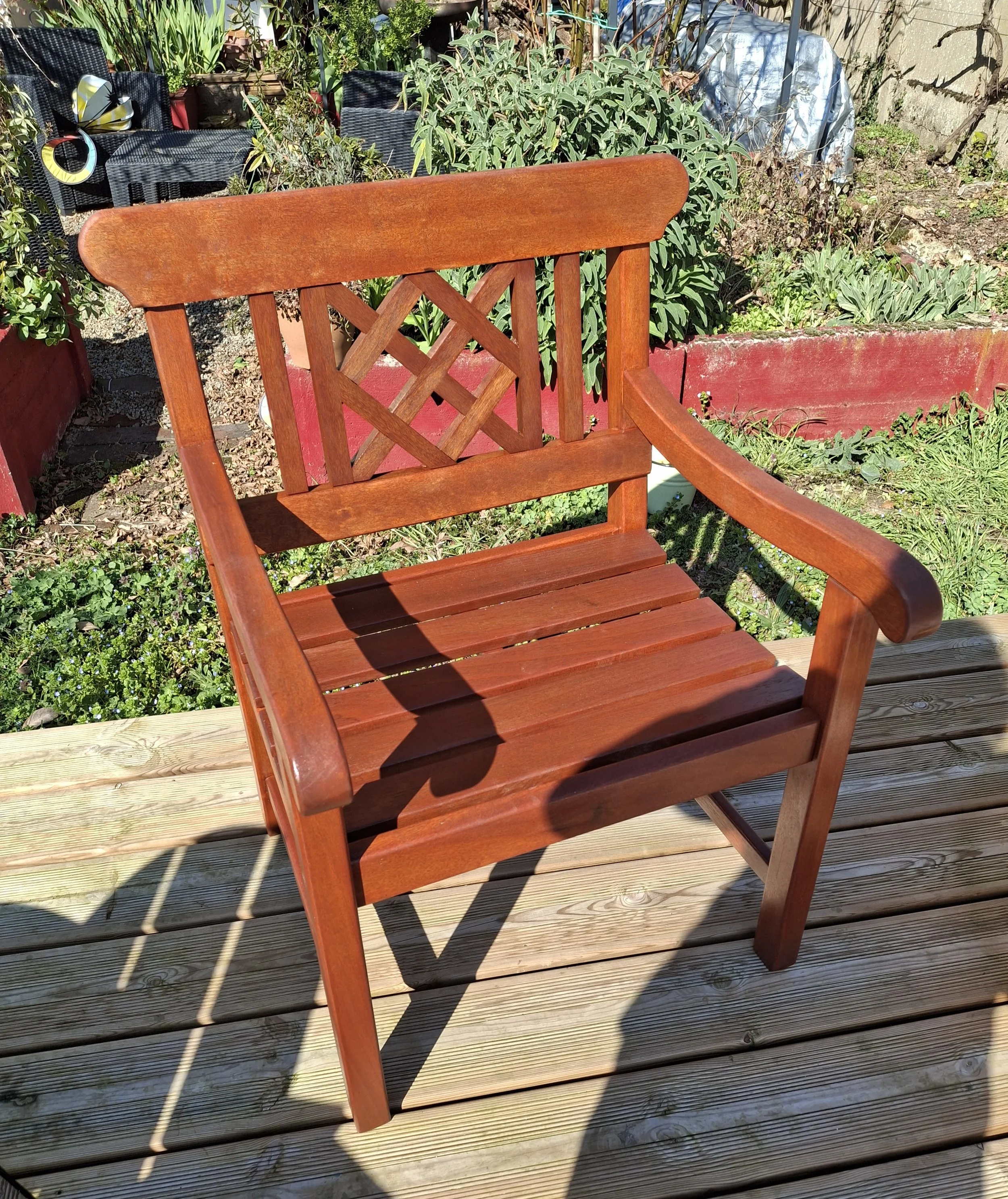 Fauteuil en bois exotique - Dossier finition treillage
