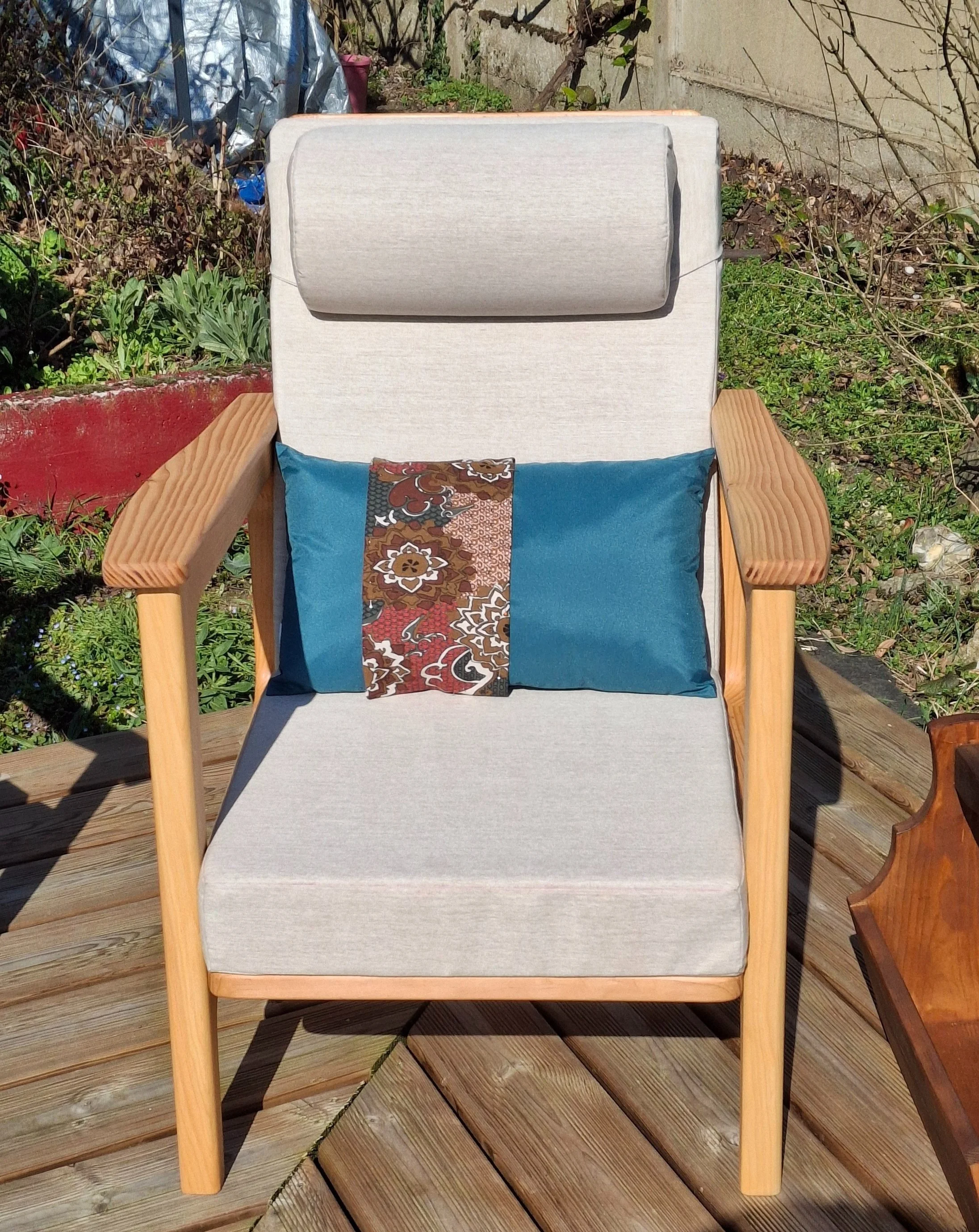 Fauteuil  Phil en douglas huilé, coussins tissu déperlant 