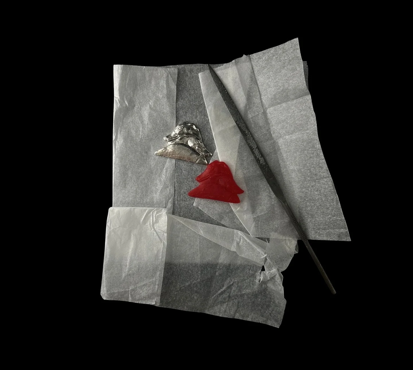 Twins 👯 - the greyhound pin/ mirrored motion. 
Capturing symmetry, instinct, and devotion🖇️
➡️Swipe to see Arthur, my little model for this piece