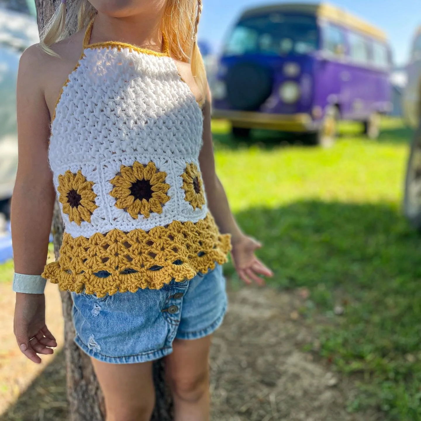 🌻 Sunflower Top 🌻

Been a minute since I&rsquo;ve had time to sit down and design a piece of clothing!

What do you guys think?
