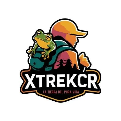 Un logo que muestra a un hombre con sombrero y mochila, una rana sobre la mochila, un atardecer con árboles y montañas, y el texto 'XTREKCR' con la frase 'La tierra del pura vida'.
