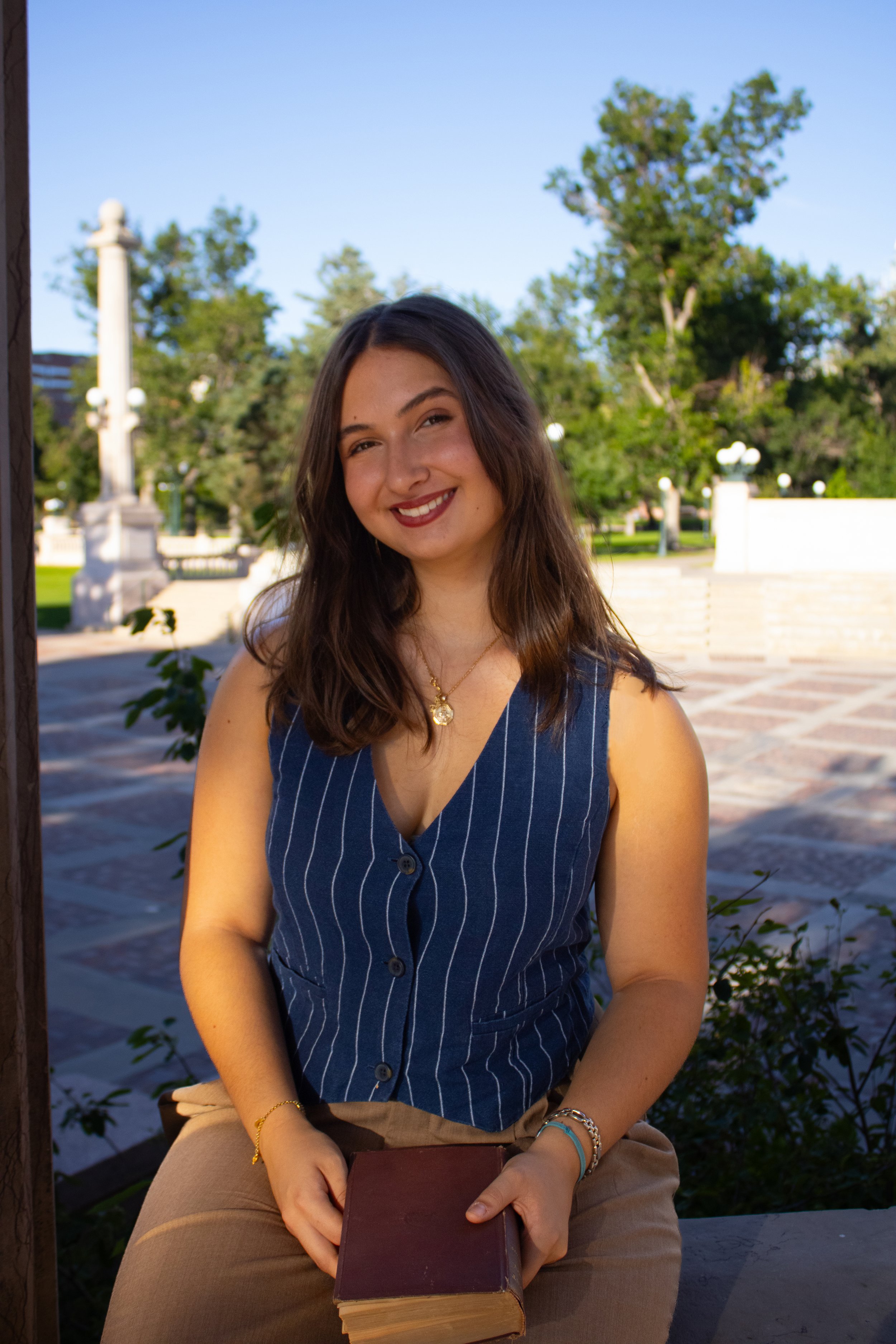 EmmaSeniorPhotoHeadshotNoBraStrap (1).jpg