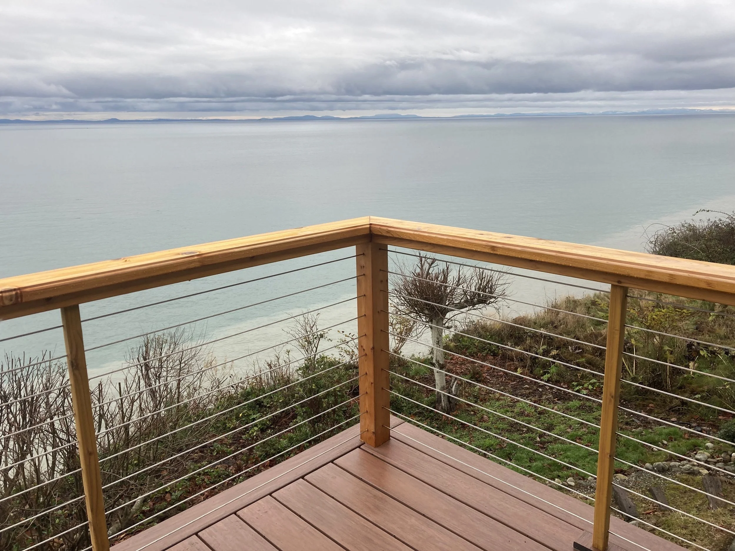 Oranssi carpenter using bench saw