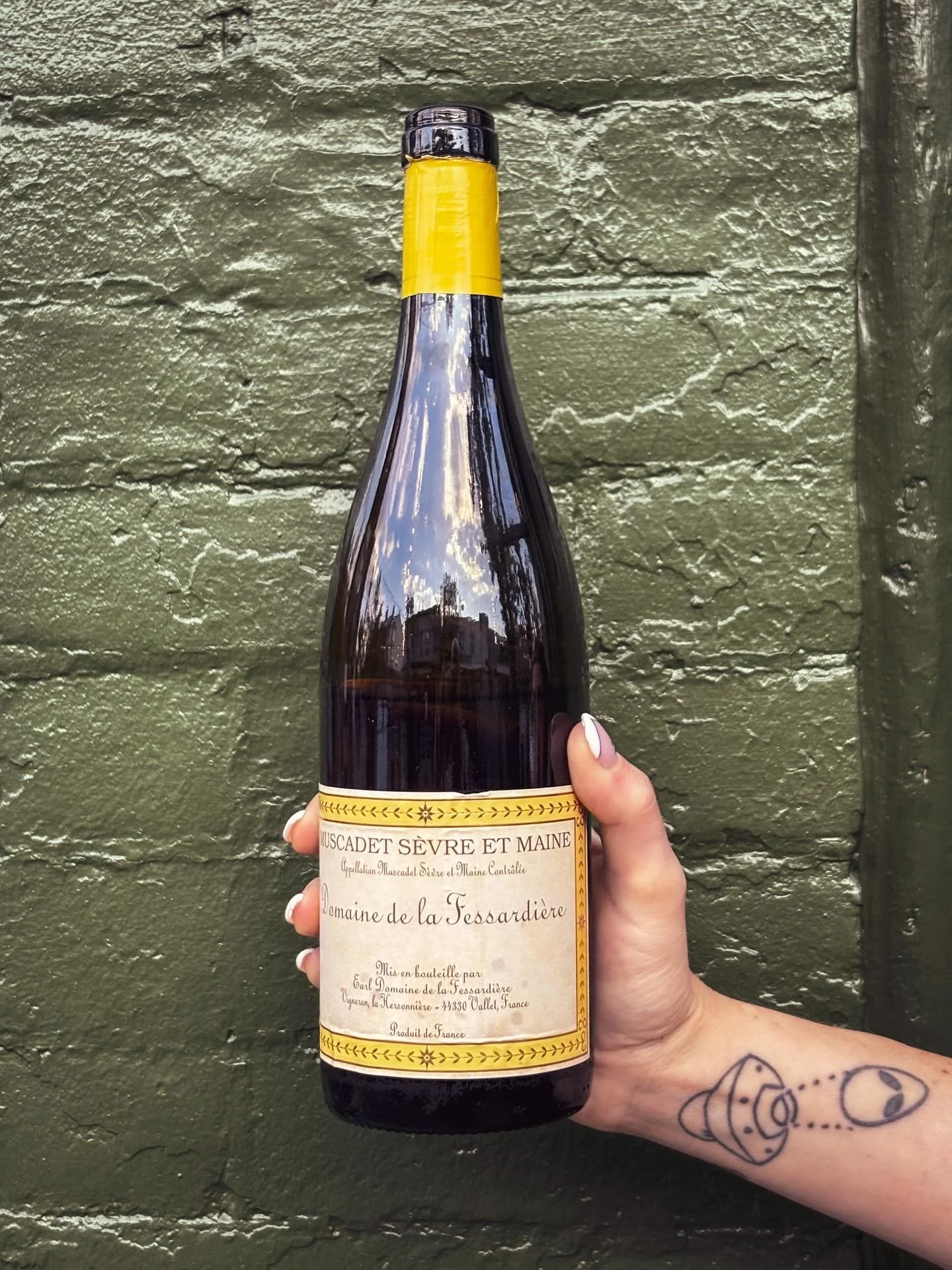 Delicate and floral with soft lemon, apricot and sea spray, @domaine_fessardiere Melon de Bourgogne from Muscadet is a gentle reminder of how pretty this grape can be. On the bottle list at Louie&rsquo;s for these crisp early fall evenings.