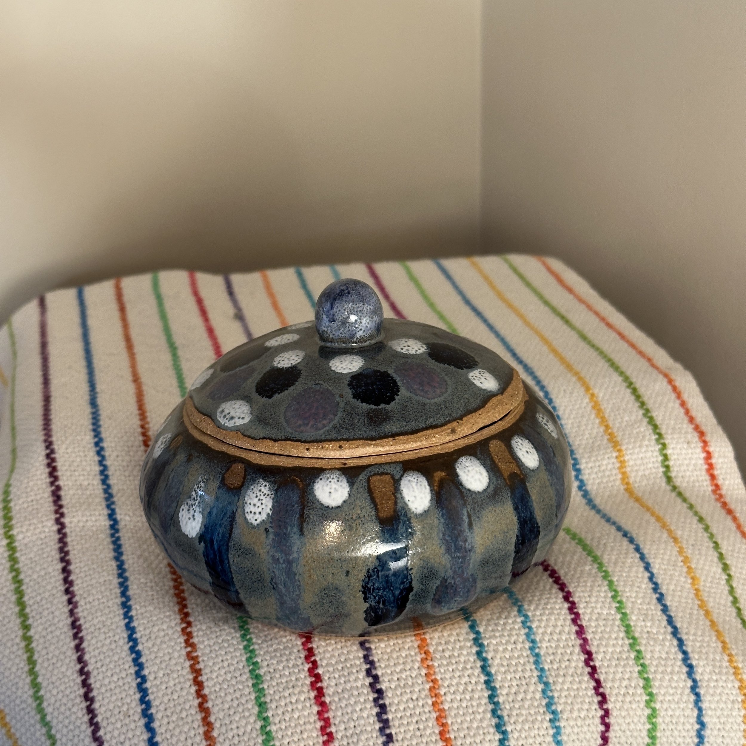 Jar with lid side 1