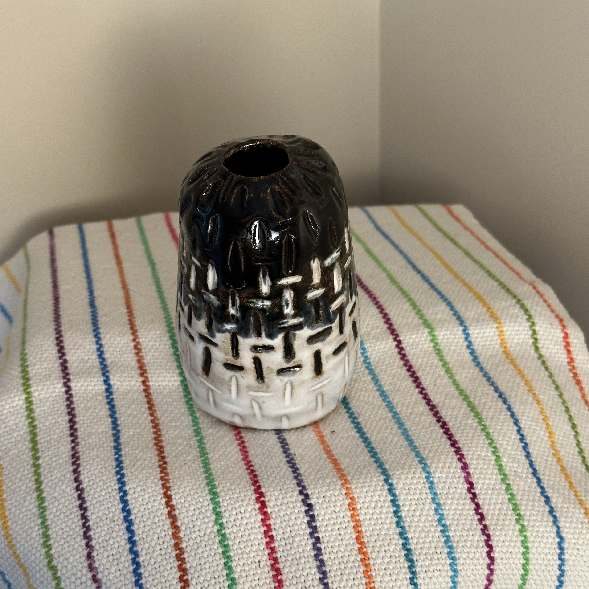 black and white bud vase top
