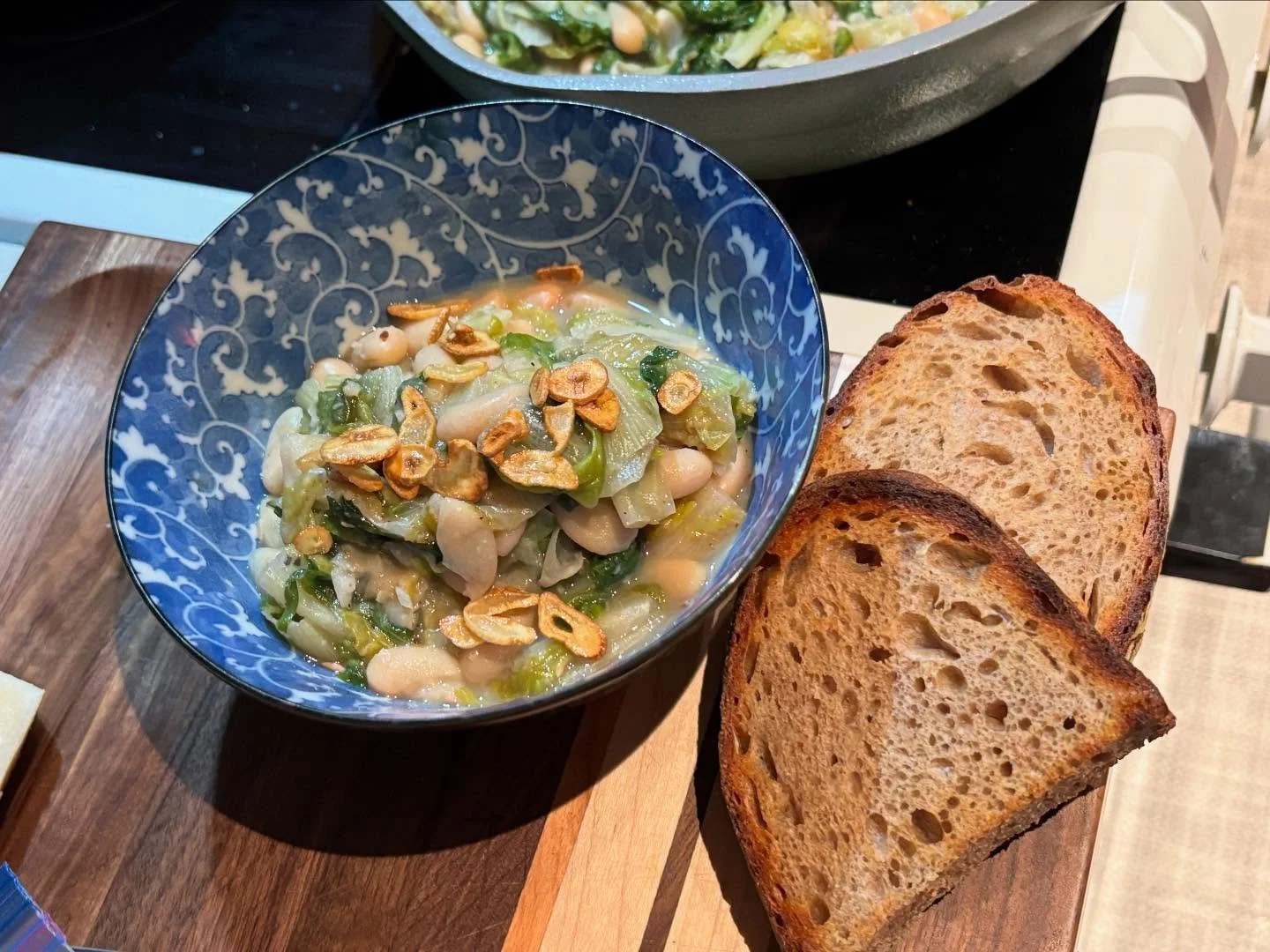 Scarola e fagioli 🫛🥬 something I grew up eating and slowly enjoying more and more over time&mdash;there's just something so satisfying about escarole and white beans! Topped with parm, EVOO, black pepper, garlic chips 💘 8.5/10 on 4.21.25 this was 