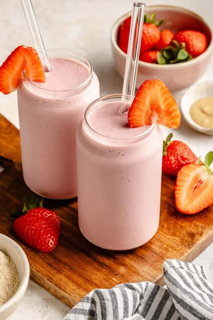 Easy Spring Recipe: Strawberry Lemon Protein Smoothie