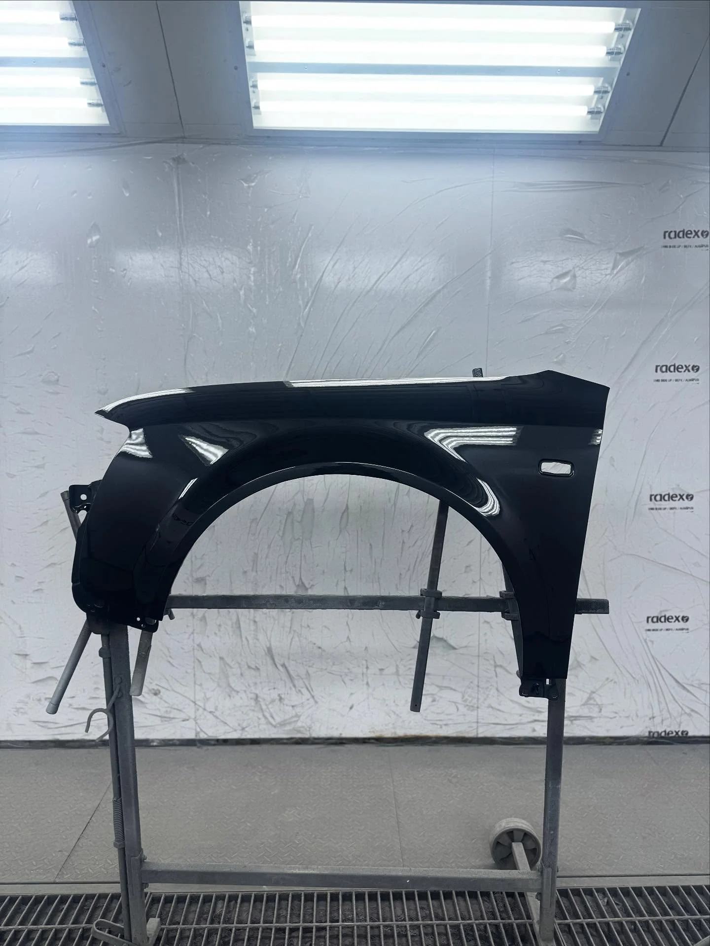 Audi A4 B6 2001 - 2006
Cena: 160 Eur (t.sk. PVN)

Jauns, nokrāsots Tava auto krāsā.
Bezmaksas piegāde. 

Rakstiet Privāti, whatsapp, infoautosprni.lv