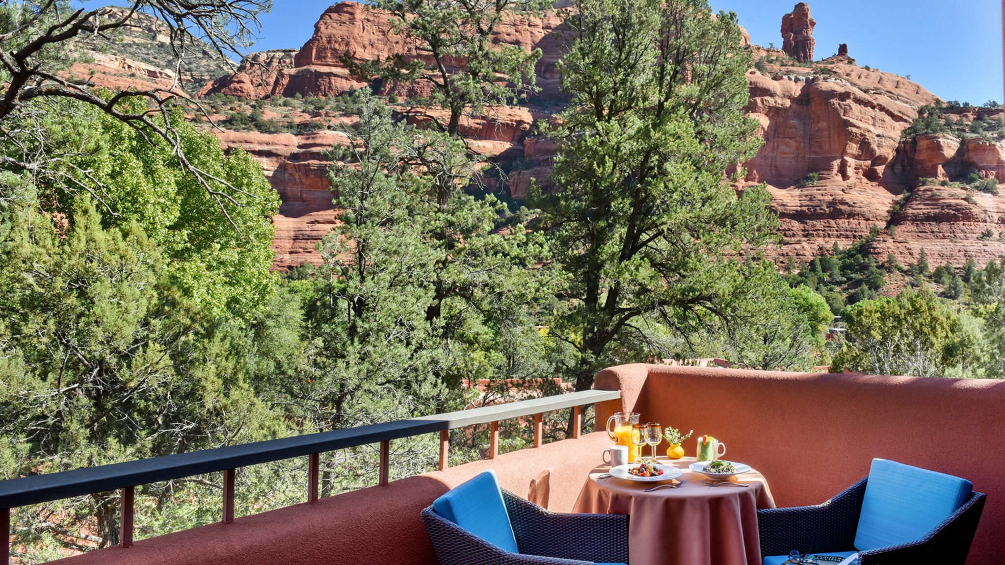 In-room-dining_2650x1440-2048x1152.jpg