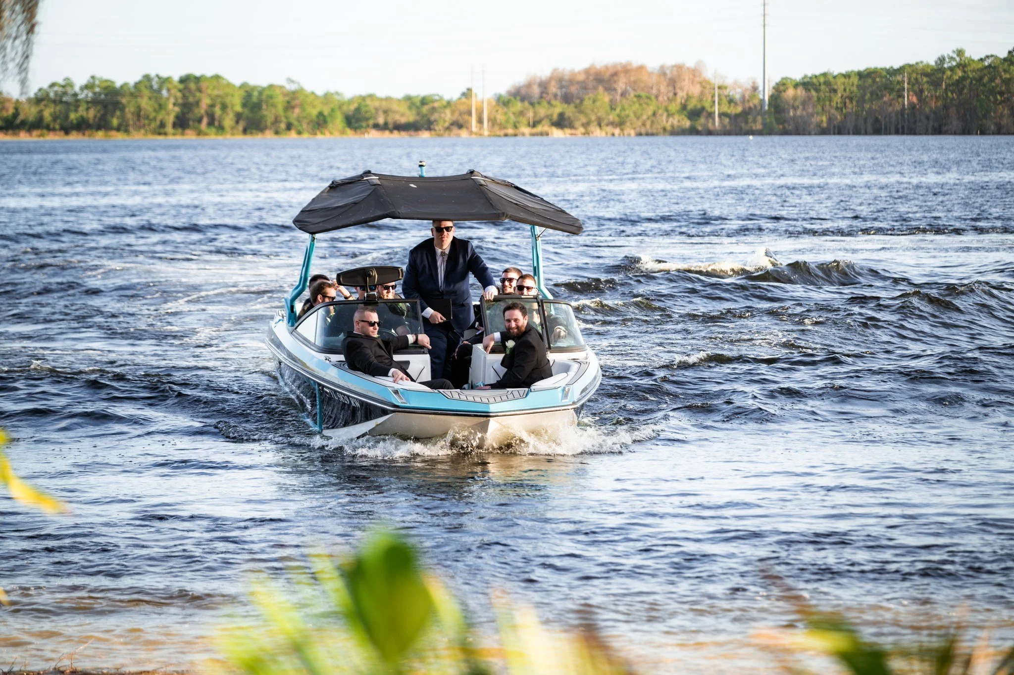 When the groom wants to make an entrance&hellip; and he means make an entrance 🚤✨ Arriving with his groomsmen in style at @paradisecoveorlando because every great love story deserves a little flair!

Photo Love: @caldwellphotographicstudio 

#FairyT