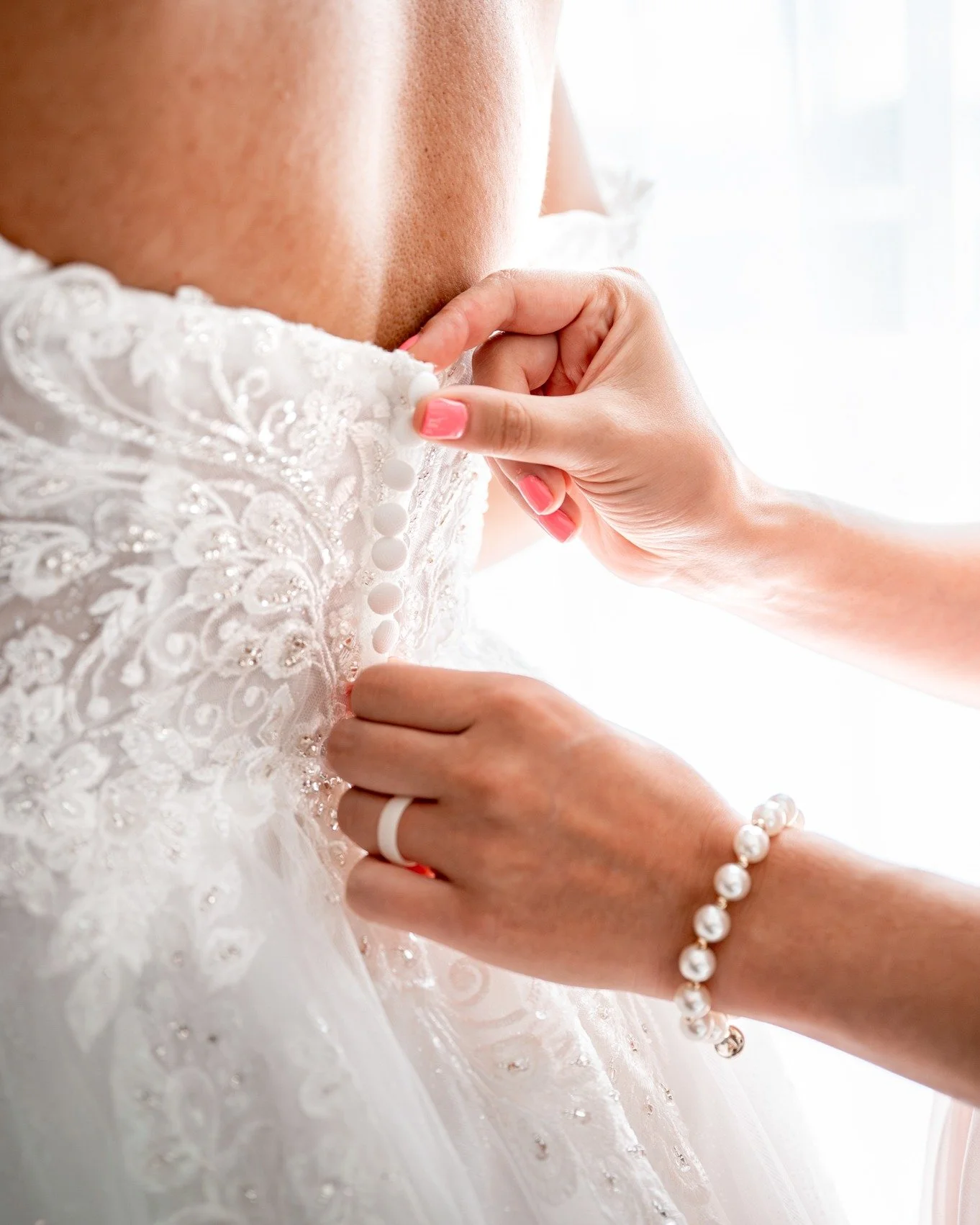 ✨ Pro Tip for Brides ✨

Bustles may look simple&hellip; but they&rsquo;re one of the most important details of your wedding day 💍

After your ceremony, your dress may need to be lifted and secured so you can actually move, dance, and enjoy your nigh