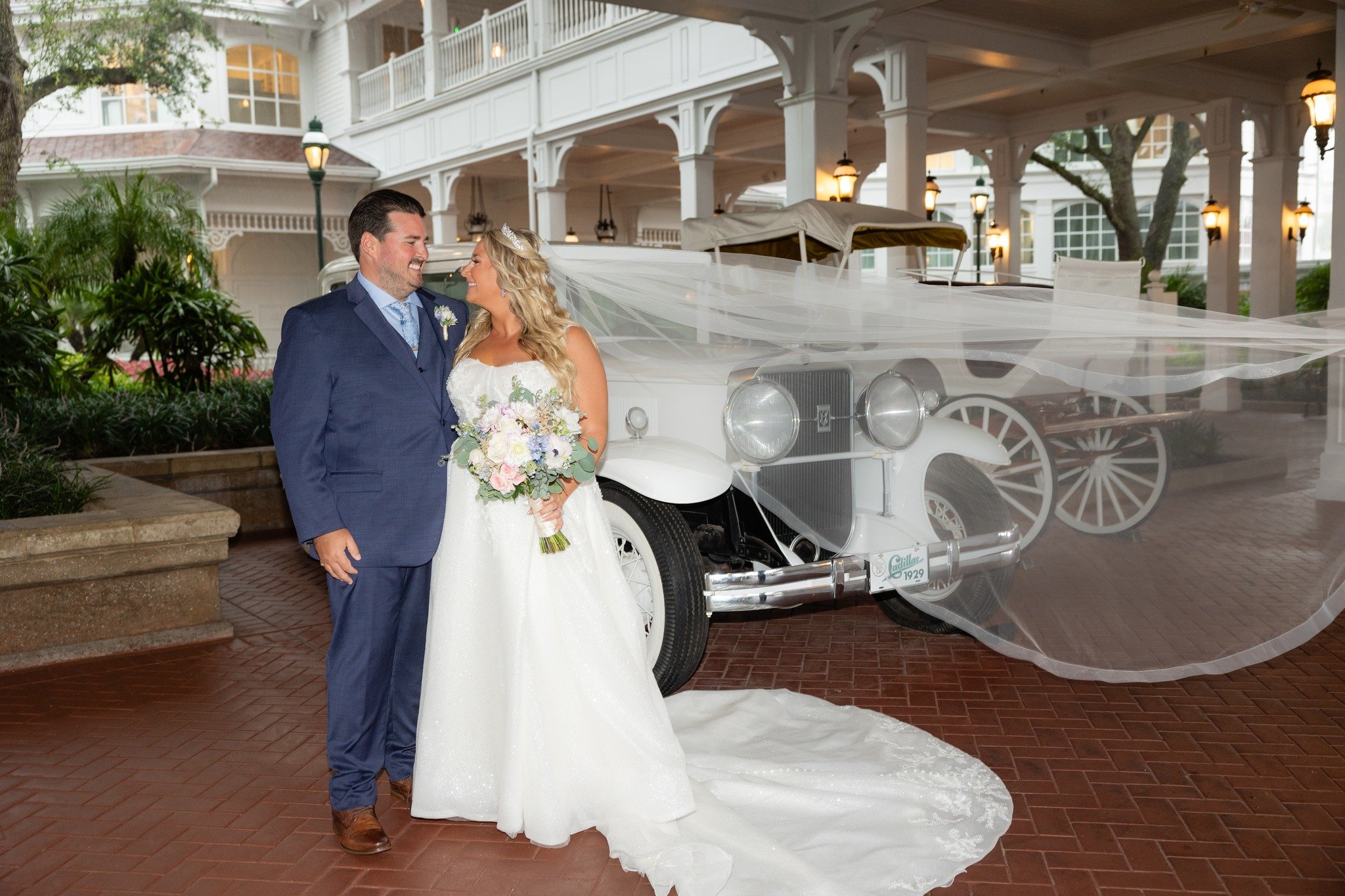 A moment like this&hellip; timeless 🤍✨

The vintage car, the flowing veil, the way they look at each other like nothing else exists.

It&rsquo;s giving classic romance with a touch of magic, and honestly, these are the moments that turn into forever