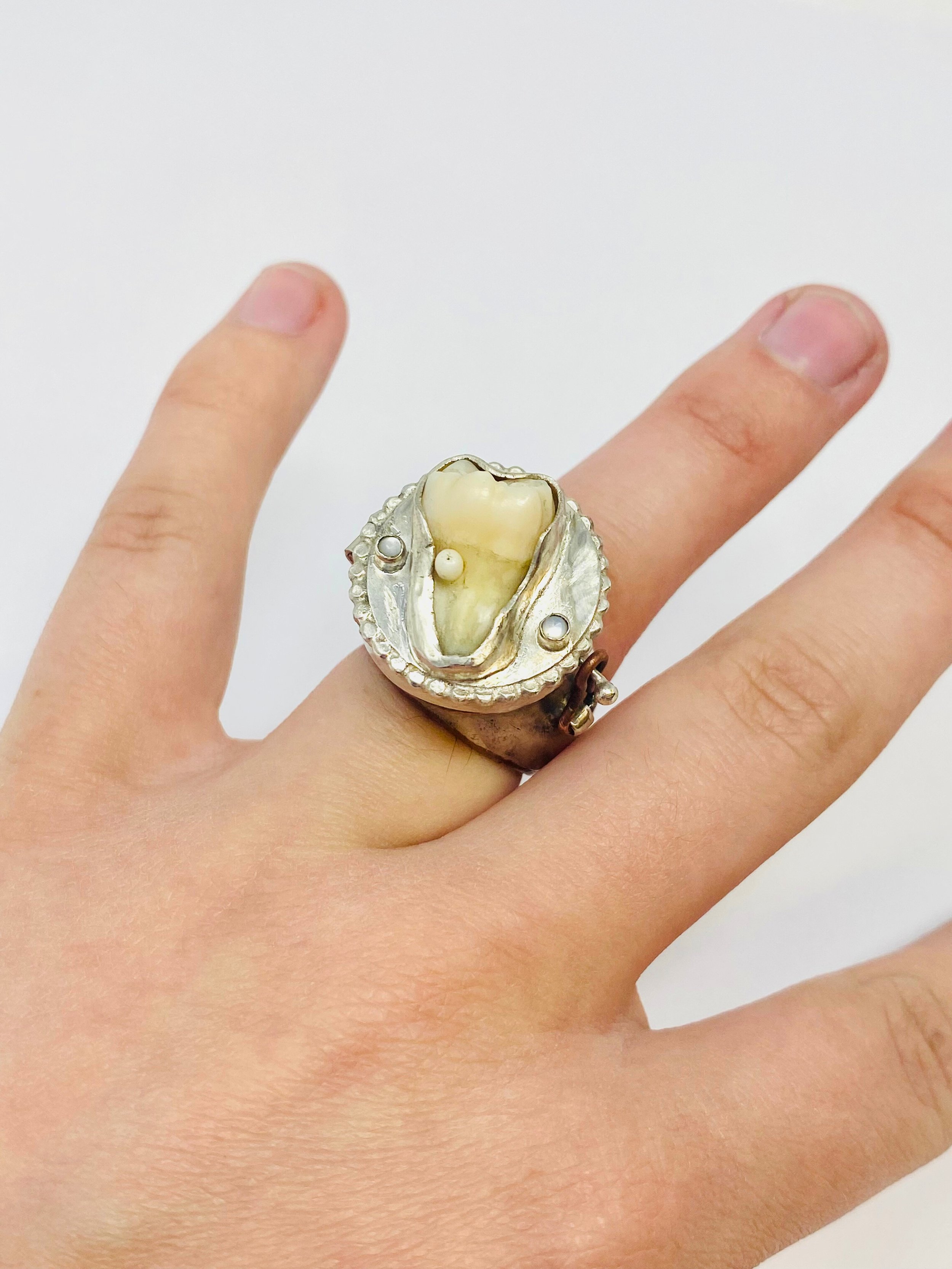 A Sprinkle of Wisdom | Worn on the ring finger, size 7