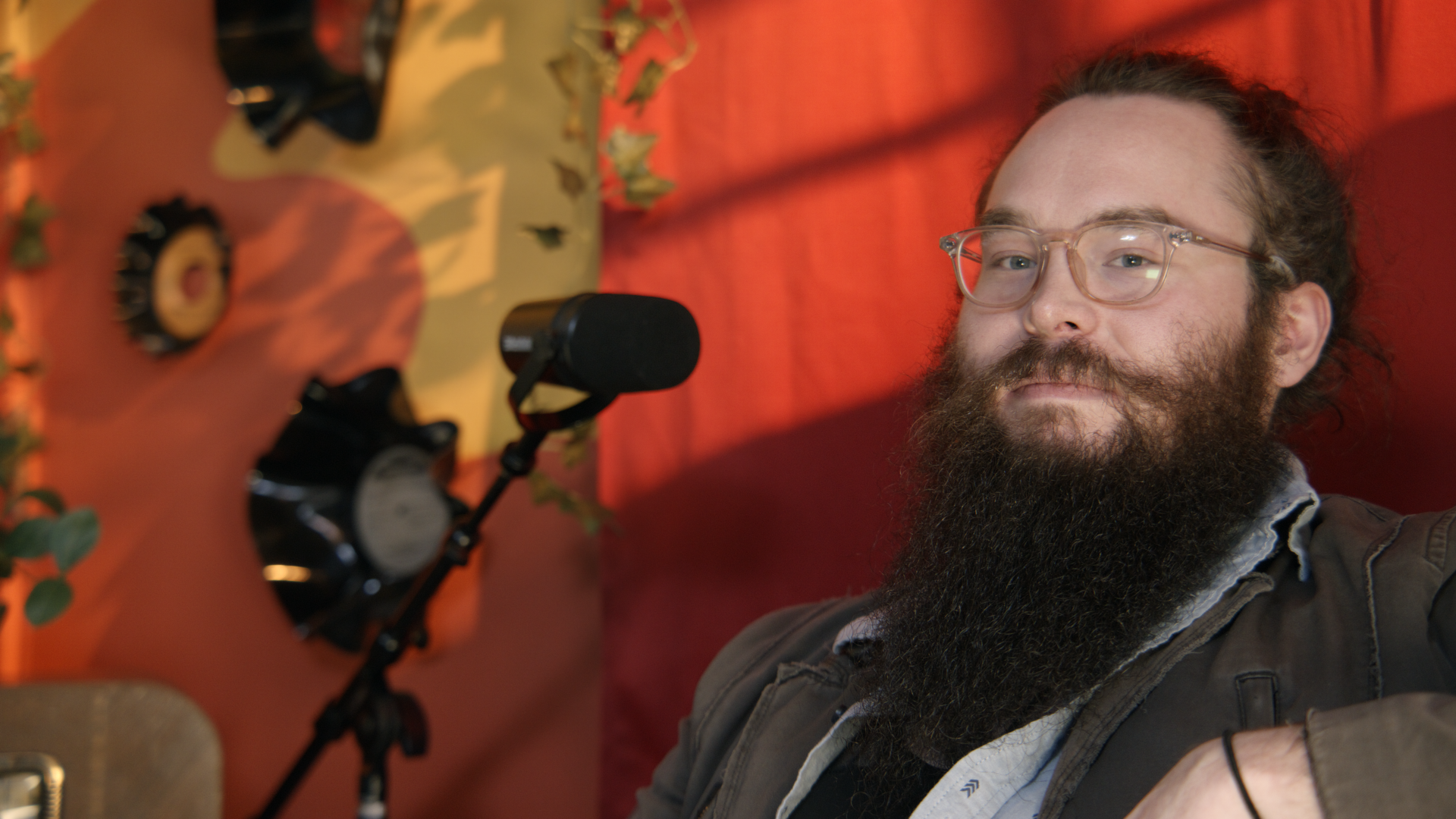 Brady Host Look_CU00086400.png