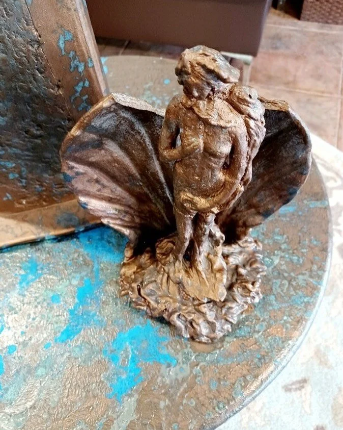 Venus with a broken Shell