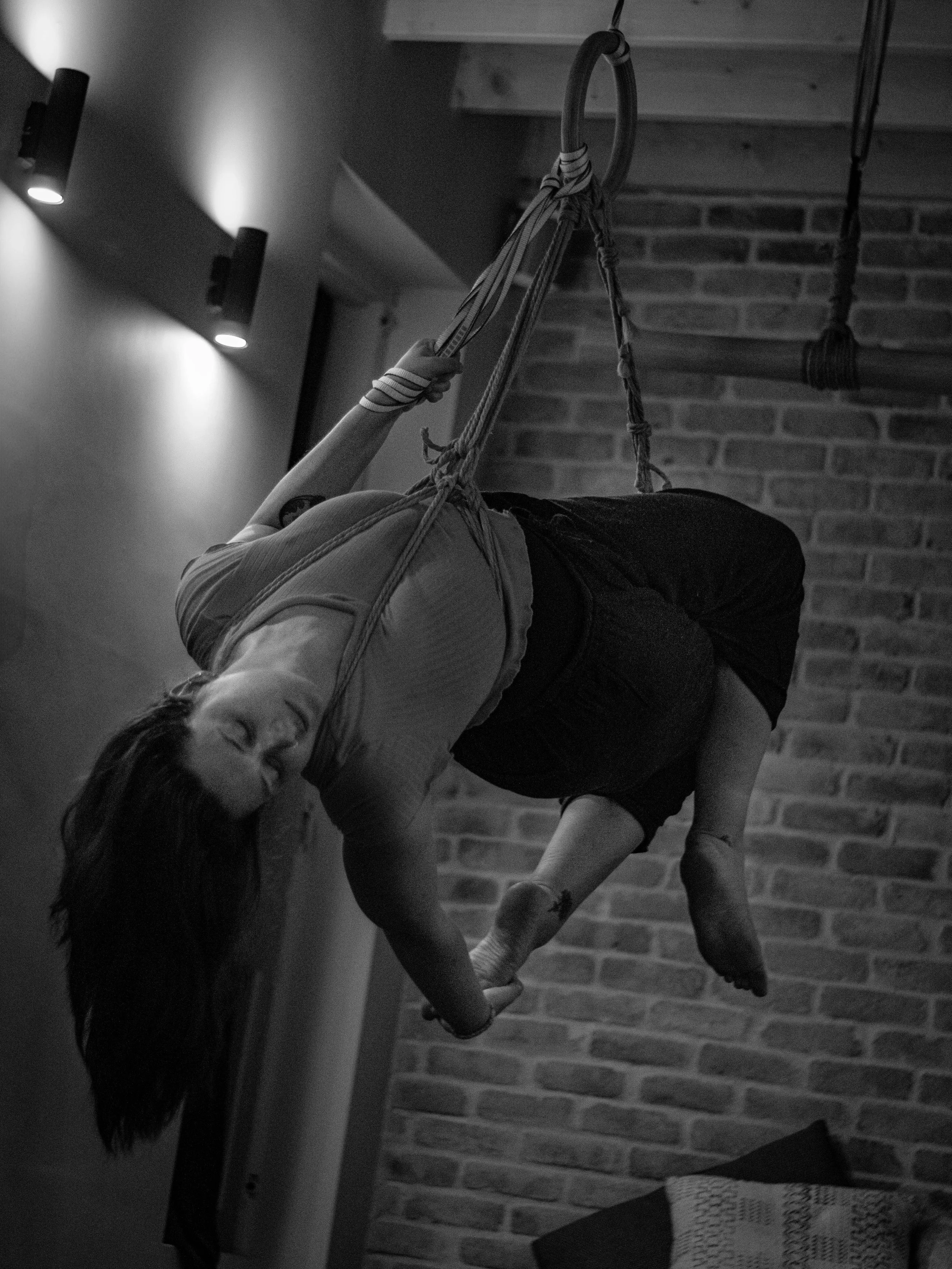 © Shibari Lounge – rope jam and workshops in Essex. Kinbaku teaching session. Not for reproduction..jpg