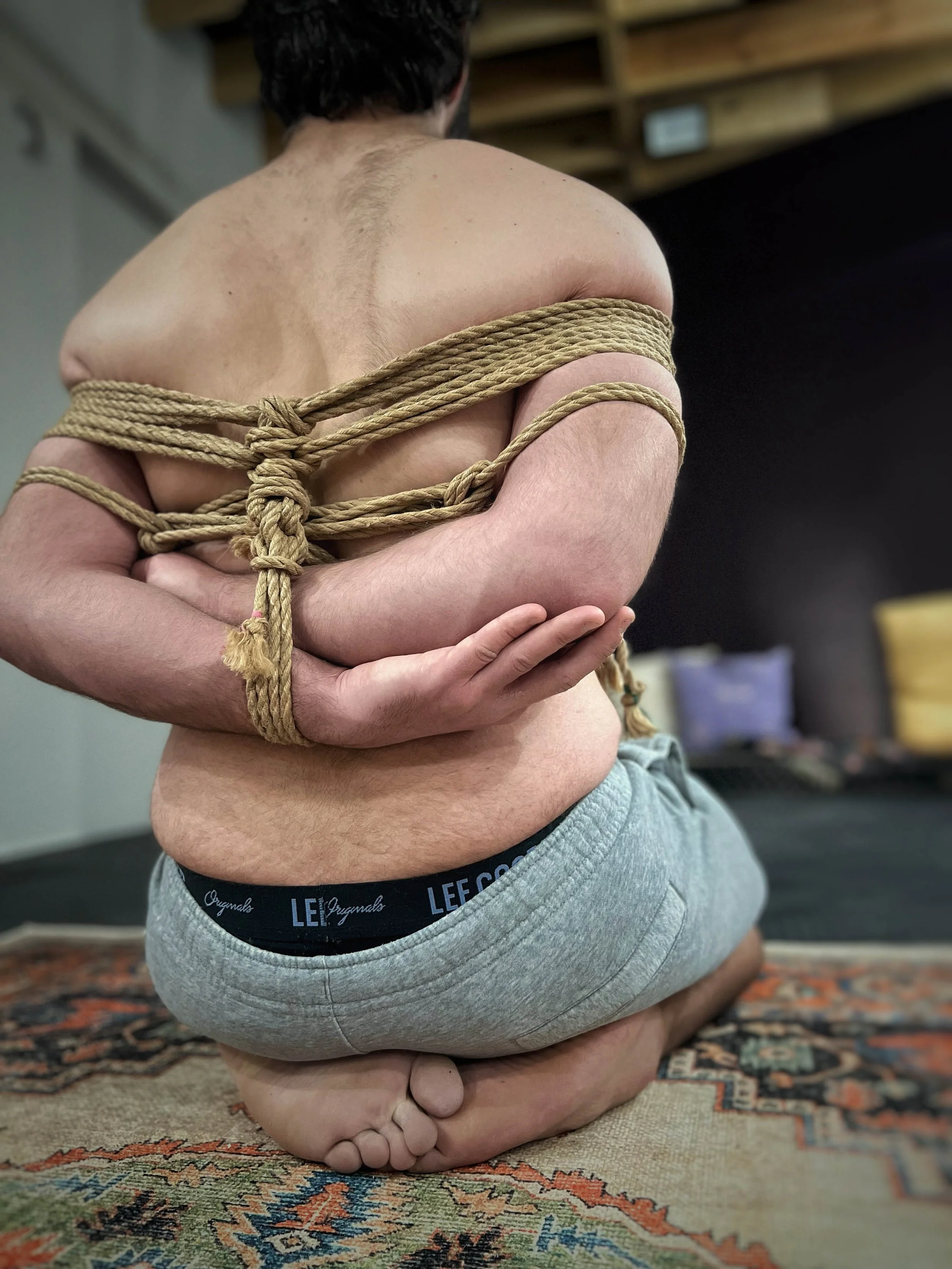 © Shibari Lounge – rope jam and workshops in Essex. Kinbaku teaching session. Not for reproduction..jpg