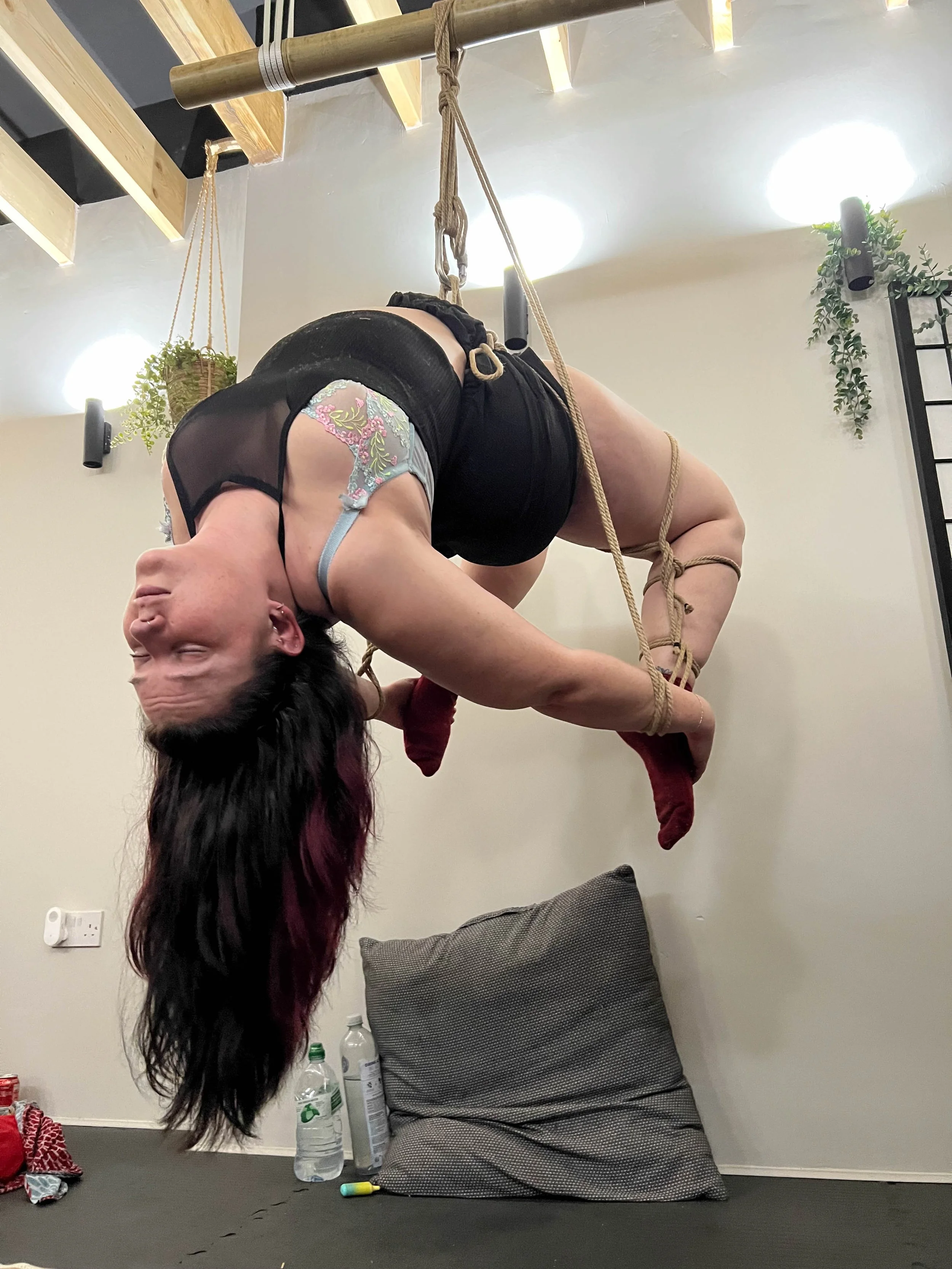 © Shibari Lounge – rope jam and workshops in Essex. Kinbaku teaching session. Not for reproduction..jpg