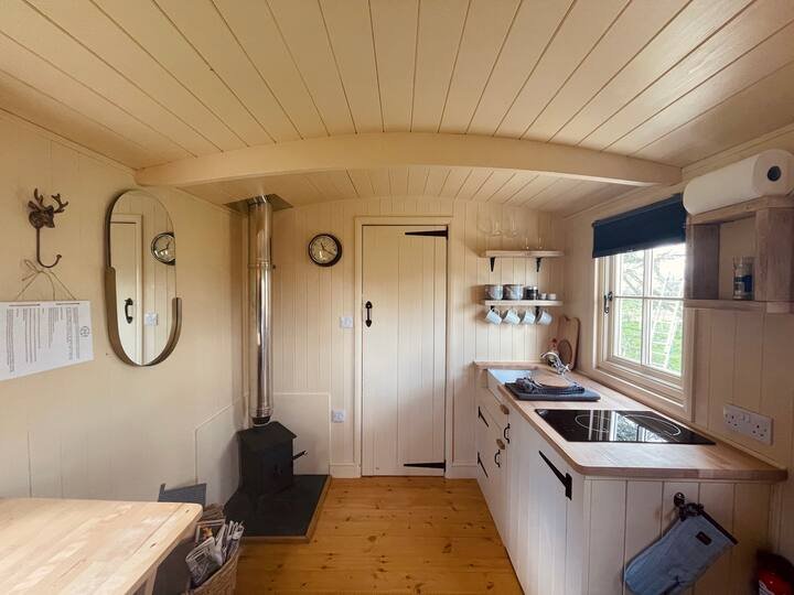 hut interior.jpg