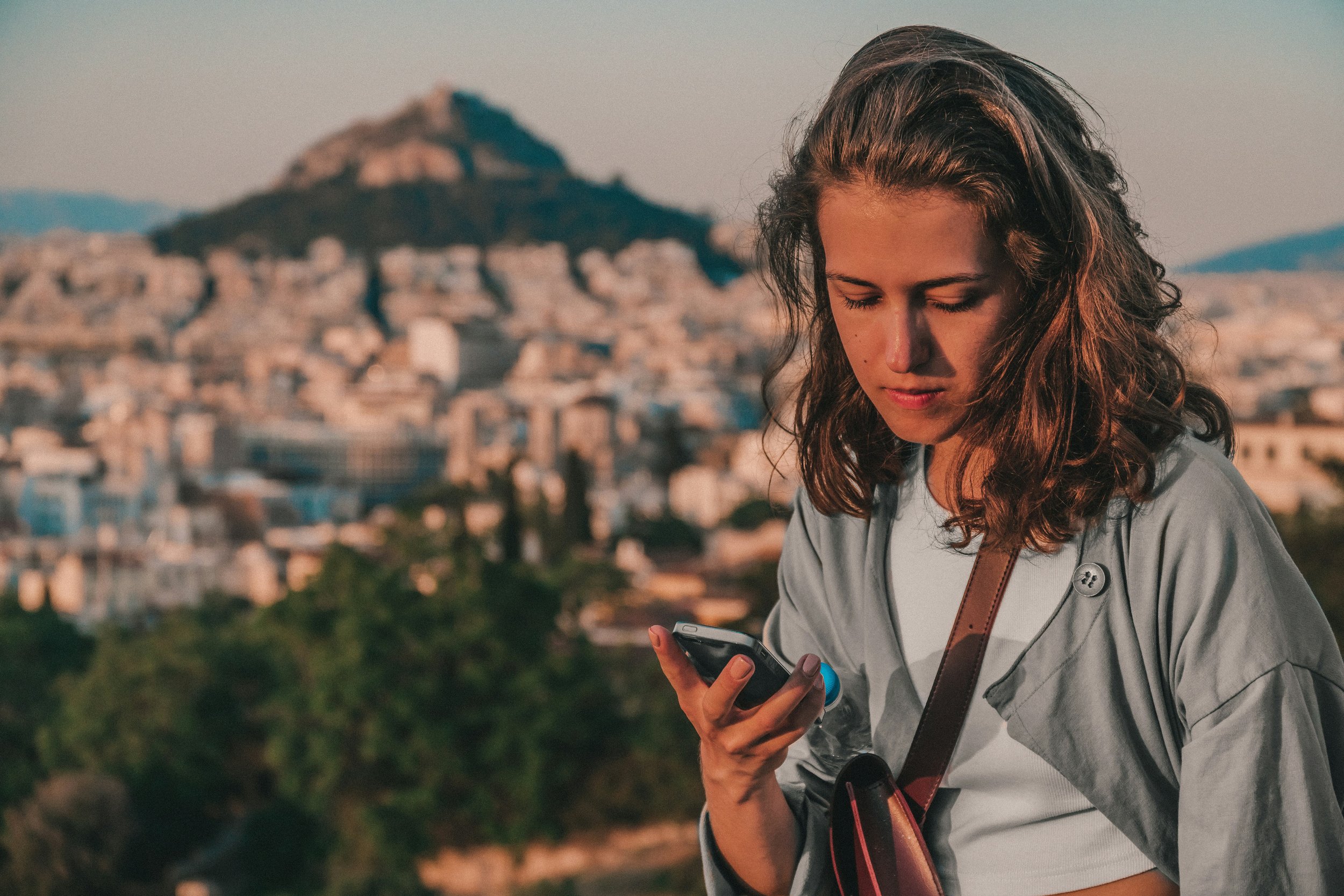 Escape Data Shock: Affordable Phone Connectivity Abroad