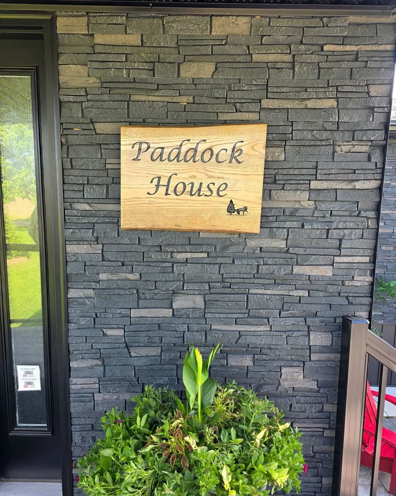 A shout out to our friends at the Burlington Men&rsquo;s Shed for creating this song for the Paddock House at PMS. Installed by Clarence and Jeff!!! #burlingtonmensshed #puslinchmensshed #cedarlanefarmstead