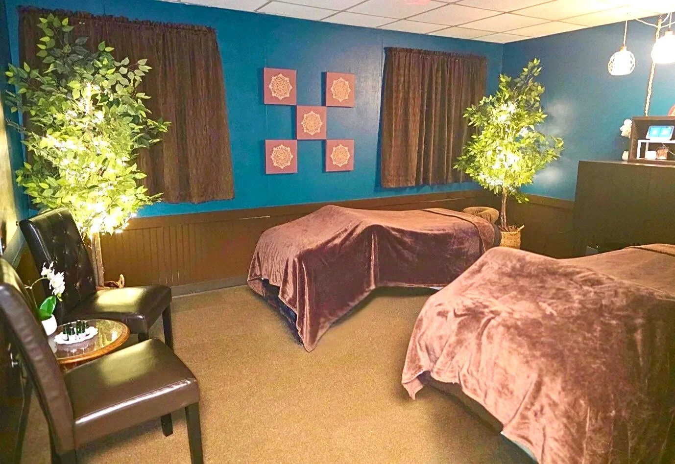 The Couples Room: Relax side by side and let the world fade out for a while. This room is made for peaceful moments together.